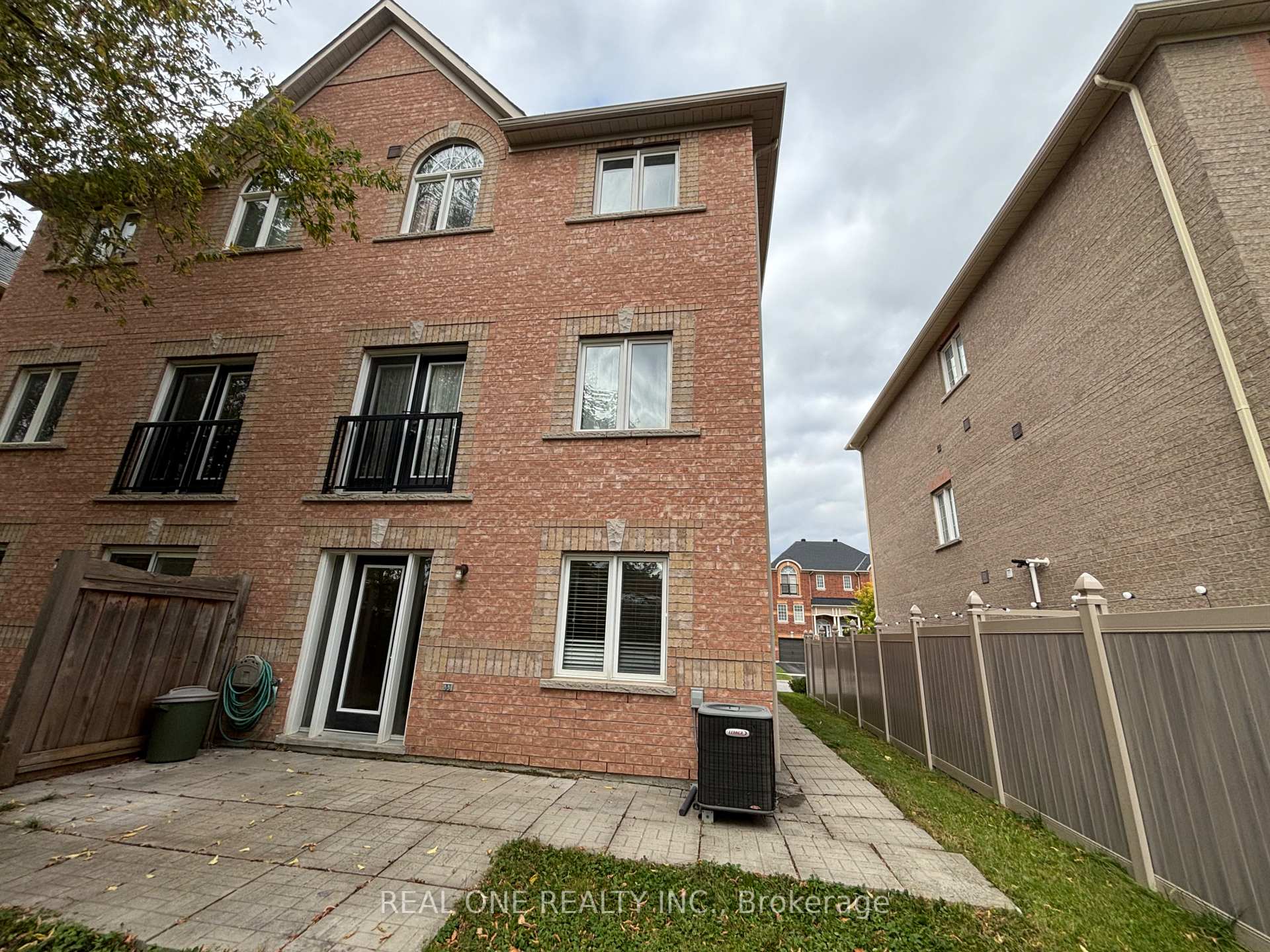 Photo 2 of 19 Prince William Drive, Markham, Village Green-South Unionville — HOMEH