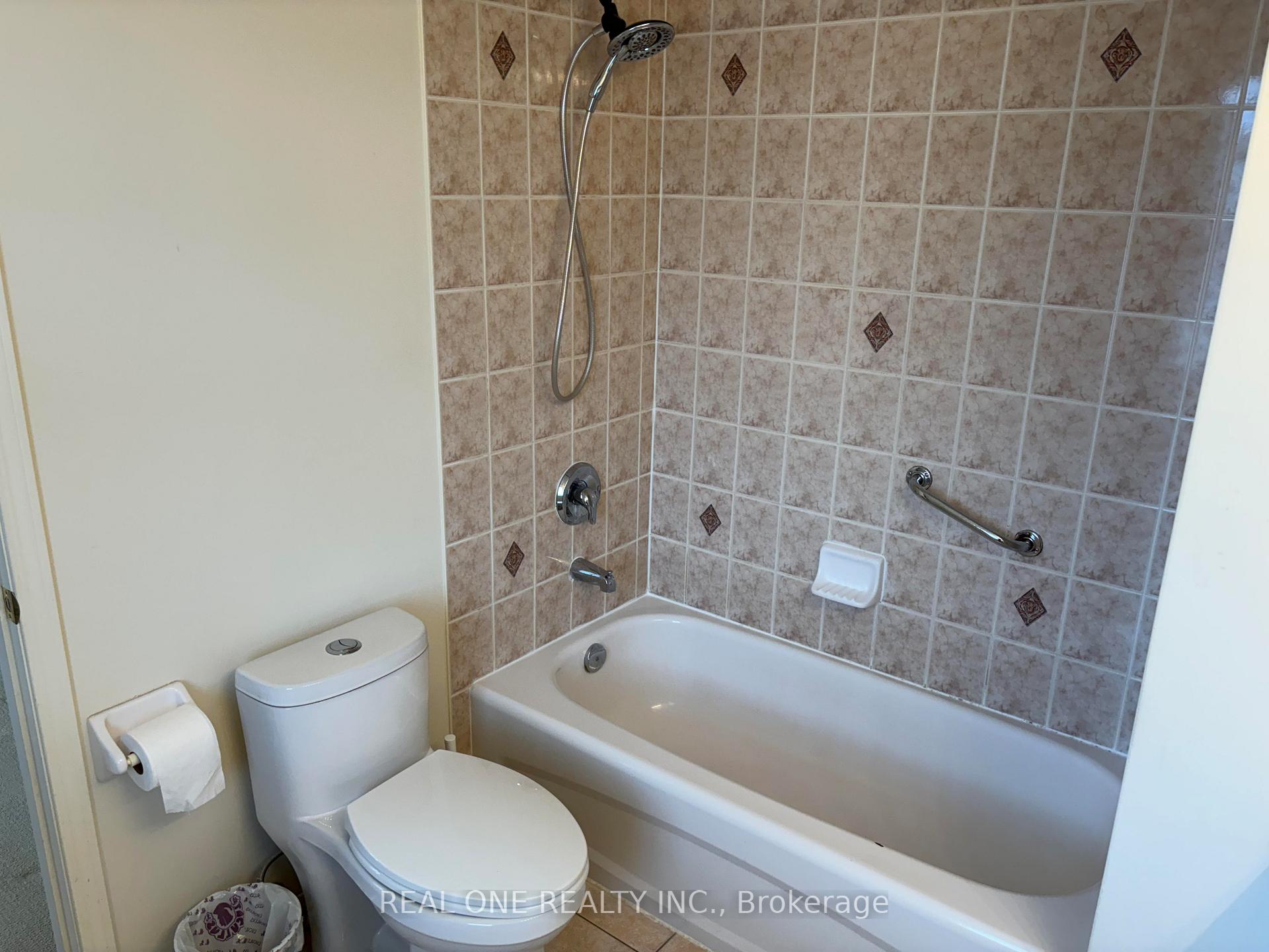 Photo 4 of 19 Prince William Drive, Markham, Village Green-South Unionville — HOMEH