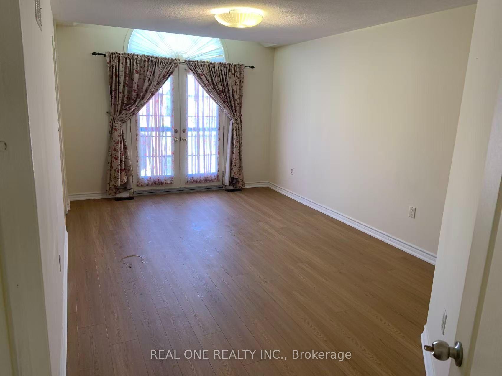 Photo 27 of 19 Prince William Drive, Markham, Village Green-South Unionville — HOMEH