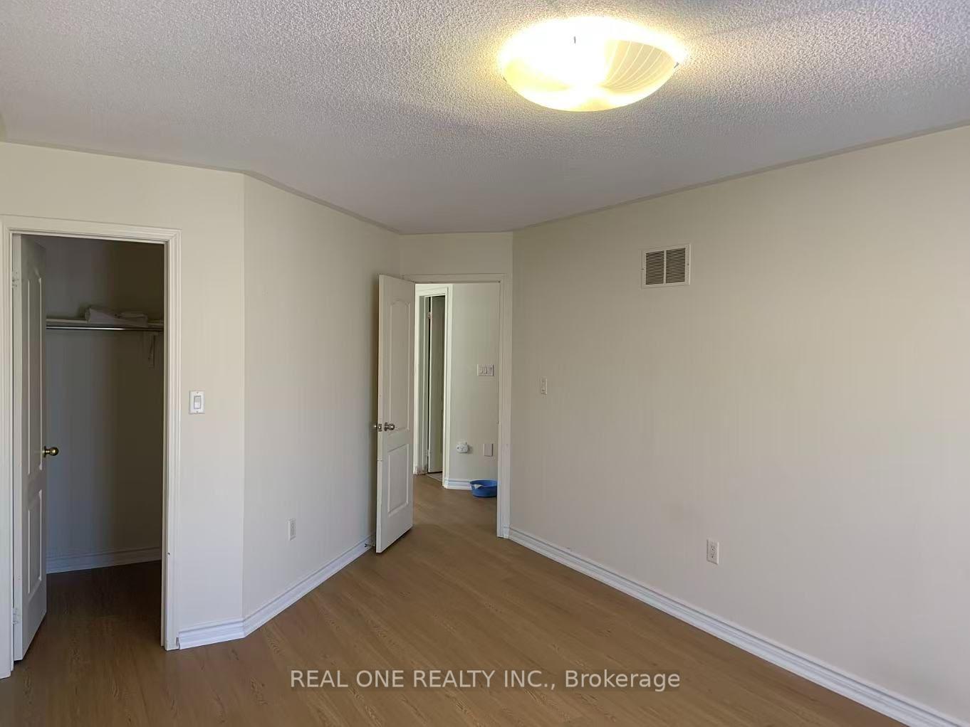 Photo 28 of 19 Prince William Drive, Markham, Village Green-South Unionville — HOMEH
