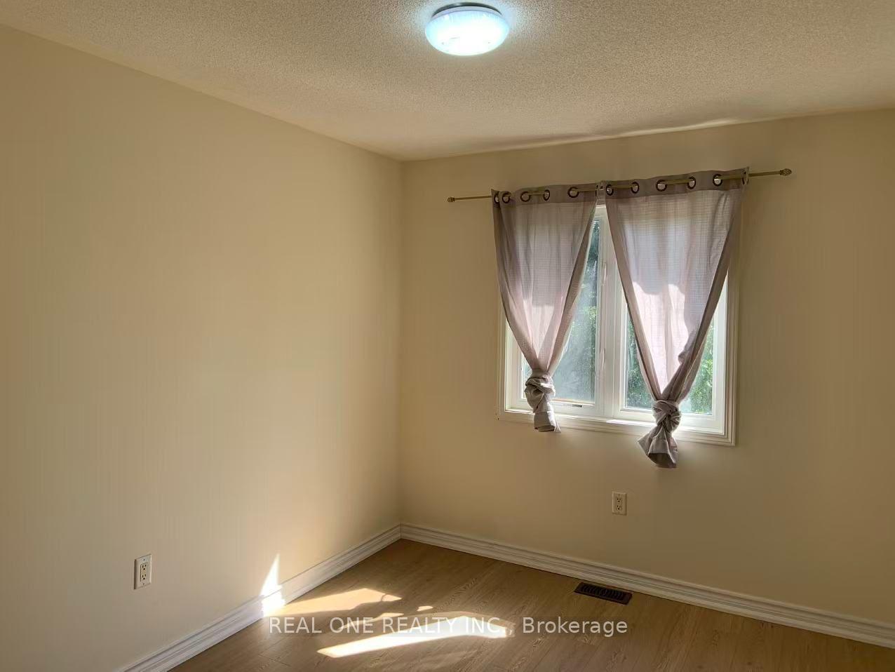 Photo 30 of 19 Prince William Drive, Markham, Village Green-South Unionville — HOMEH