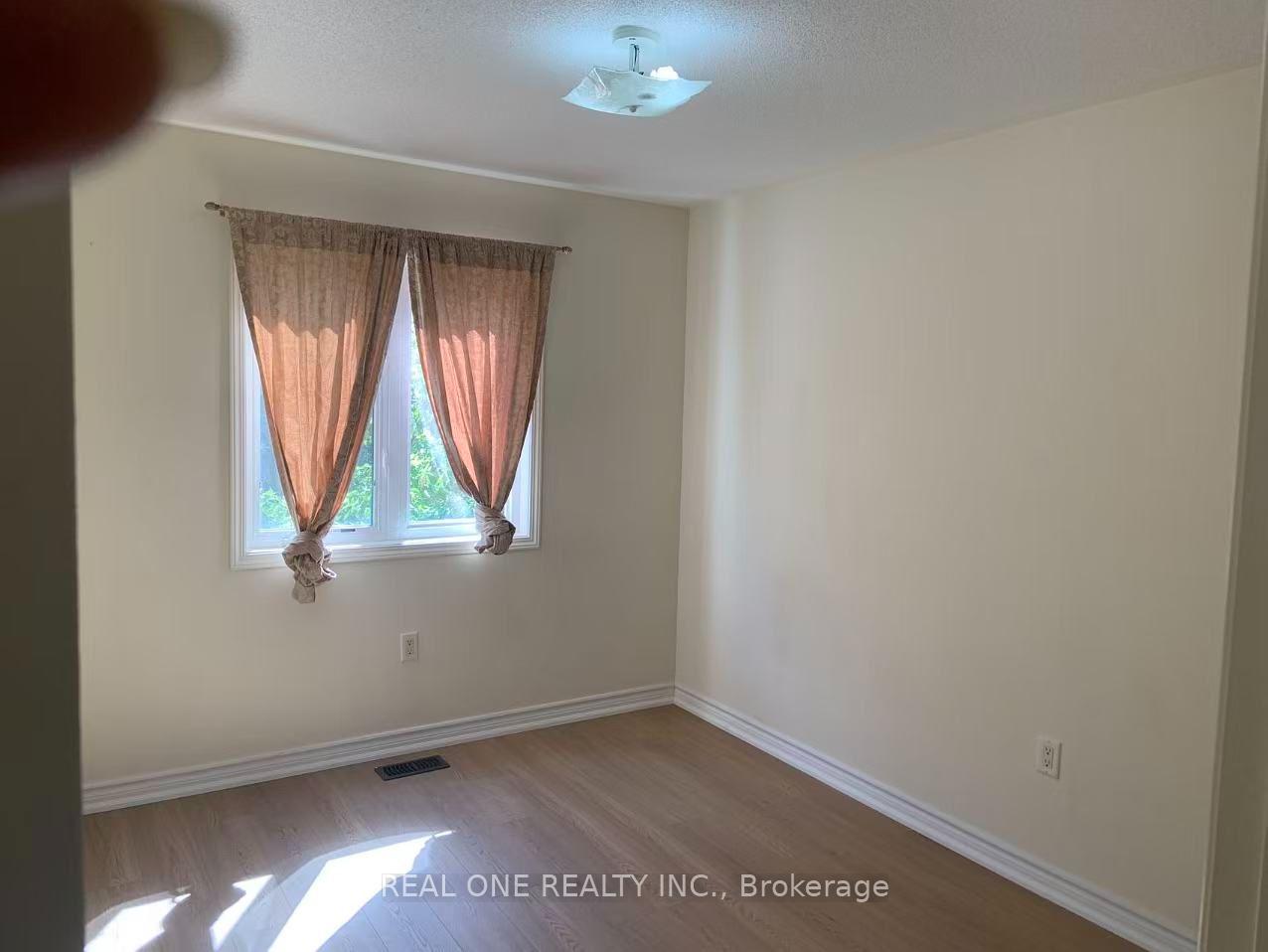 Photo 32 of 19 Prince William Drive, Markham, Village Green-South Unionville — HOMEH