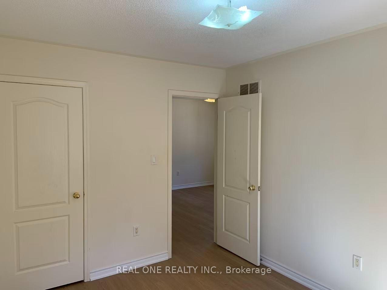 Photo 33 of 19 Prince William Drive, Markham, Village Green-South Unionville — HOMEH