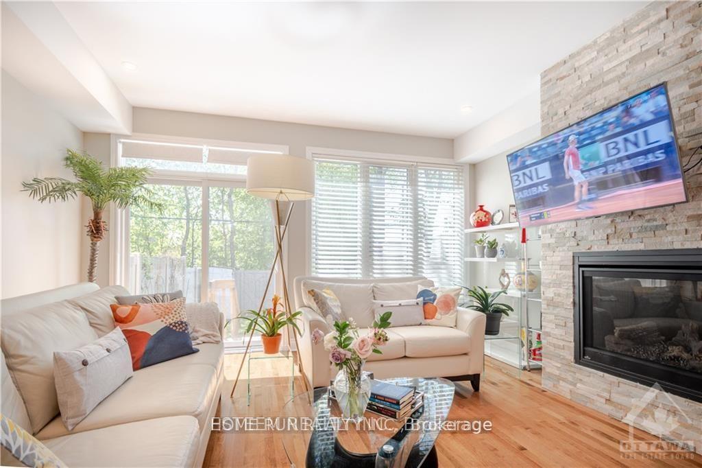 Photo 10 of 560 Mutual Street, Ottawa, Castle Heights — HOMEH