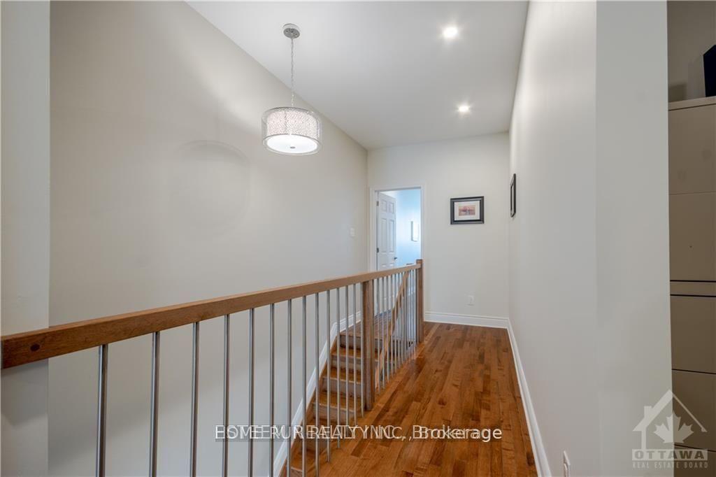 Photo 15 of 560 Mutual Street, Ottawa, Castle Heights — HOMEH