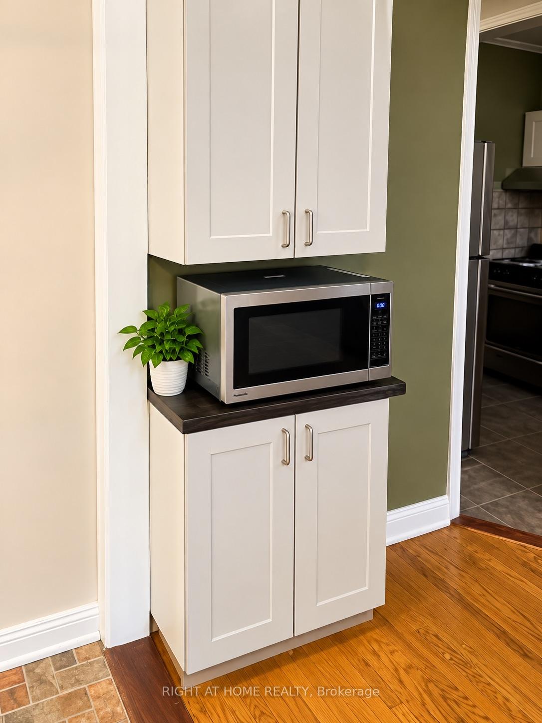 Photo 5 of Unit 2, 2849 Kingston Road, Scarborough, Cliffcrest — HOMEH