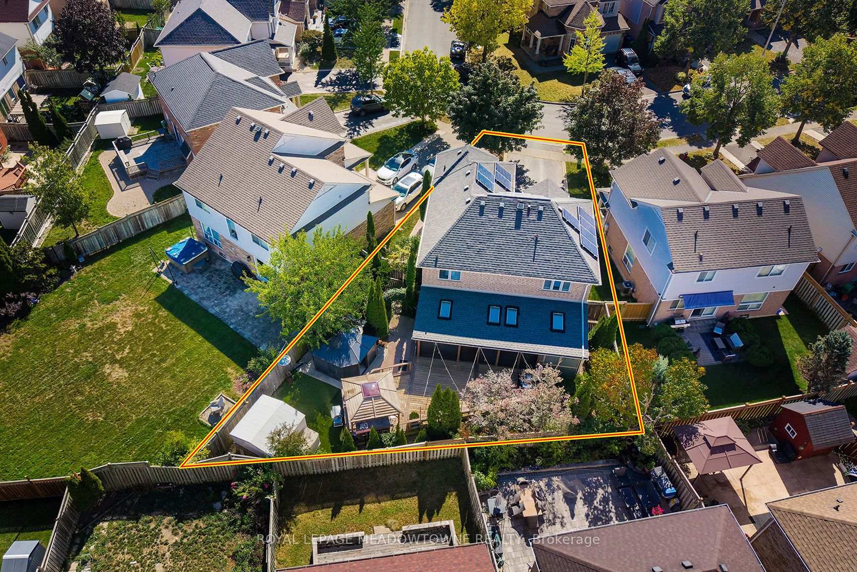 Photo 4 of 43 Thorpe Crescent, Brampton, Fletcher's Meadow — HOMEH