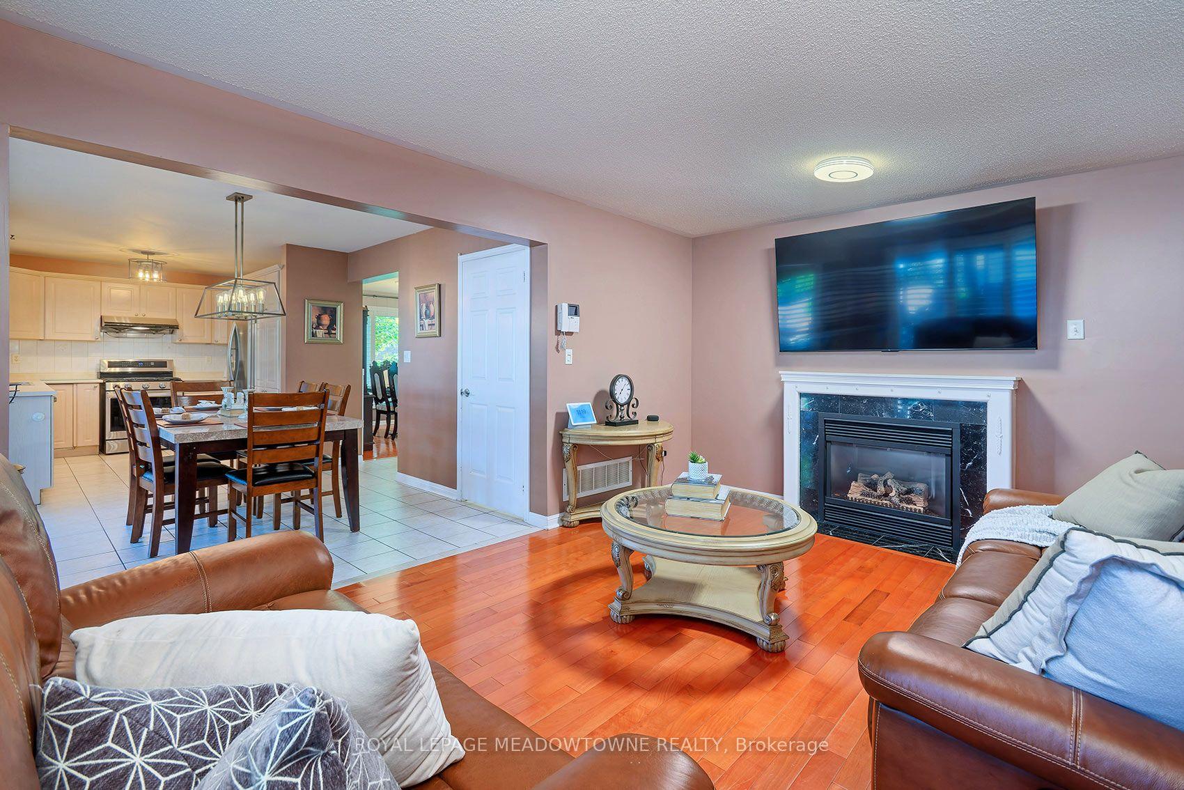 Photo 7 of 43 Thorpe Crescent, Brampton, Fletcher's Meadow — HOMEH