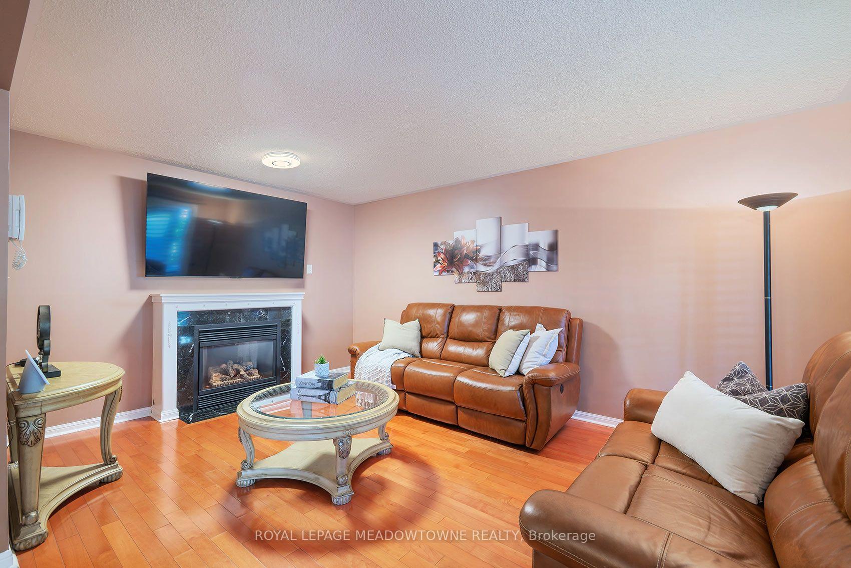 Photo 9 of 43 Thorpe Crescent, Brampton, Fletcher's Meadow — HOMEH
