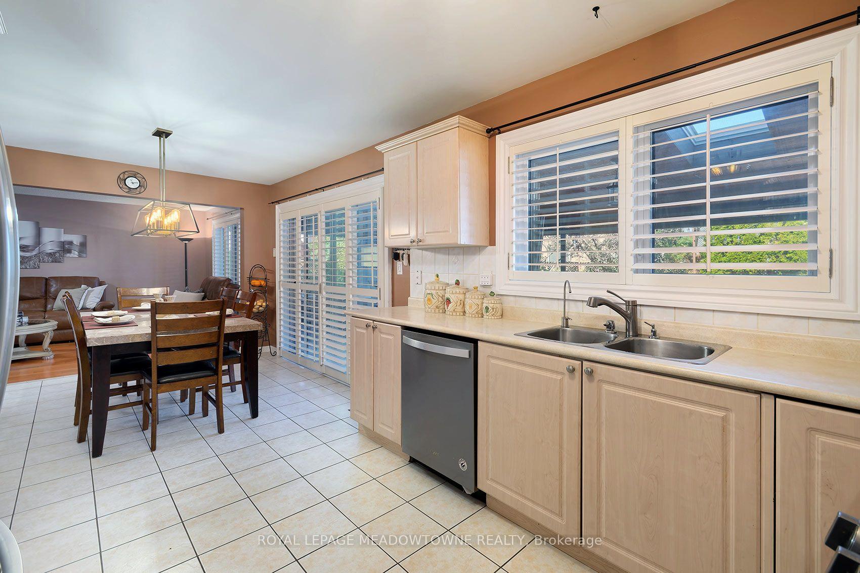Photo 10 of 43 Thorpe Crescent, Brampton, Fletcher's Meadow — HOMEH
