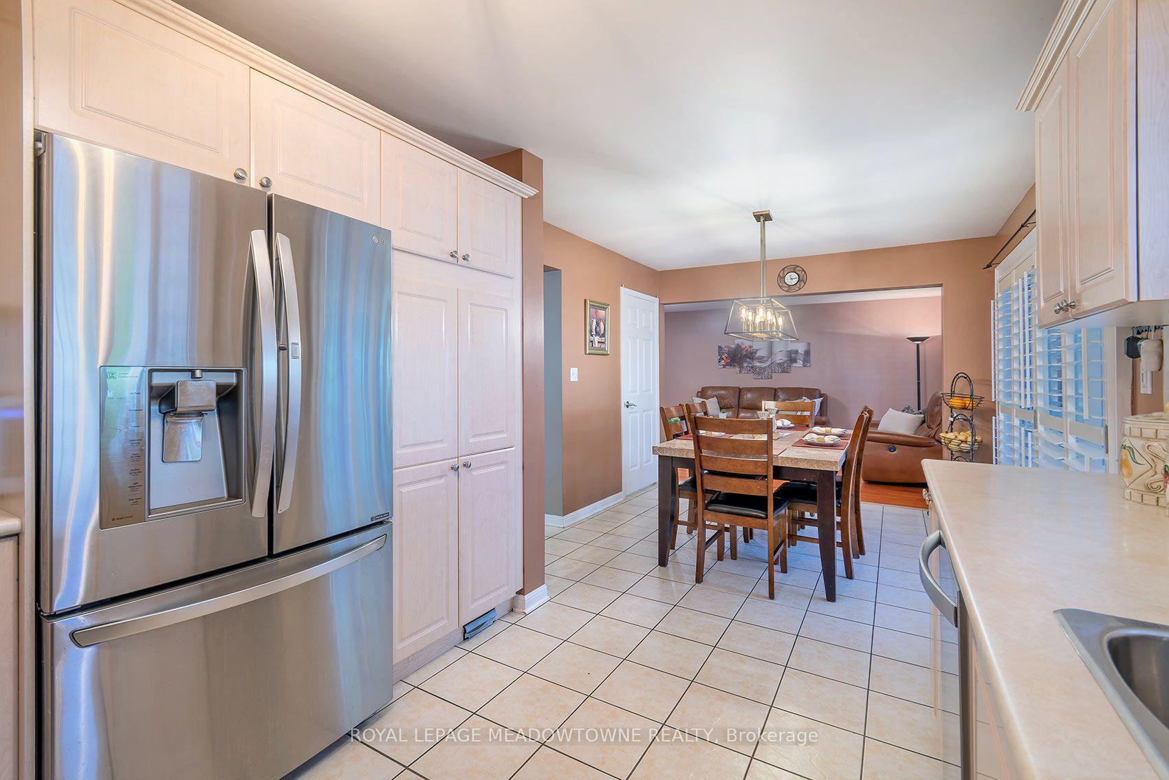 Photo 12 of 43 Thorpe Crescent, Brampton, Fletcher's Meadow — HOMEH