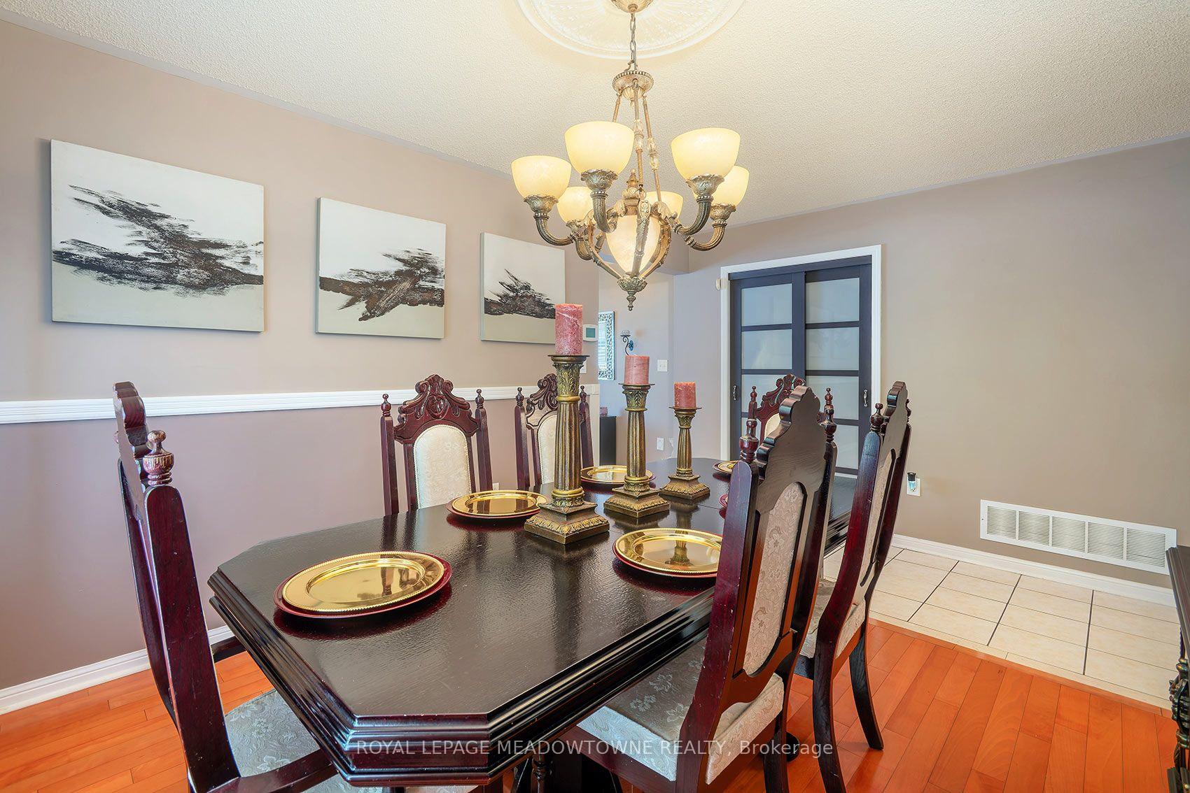 Photo 16 of 43 Thorpe Crescent, Brampton, Fletcher's Meadow — HOMEH