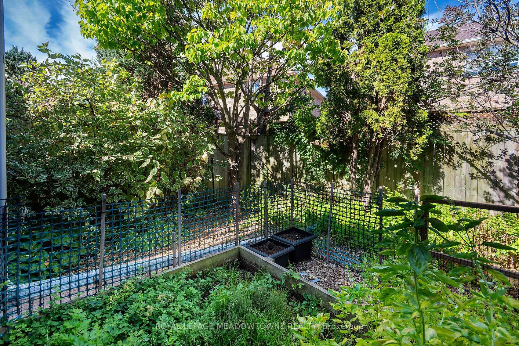 Photo 51 of 43 Thorpe Crescent, Brampton, Fletcher's Meadow — HOMEH