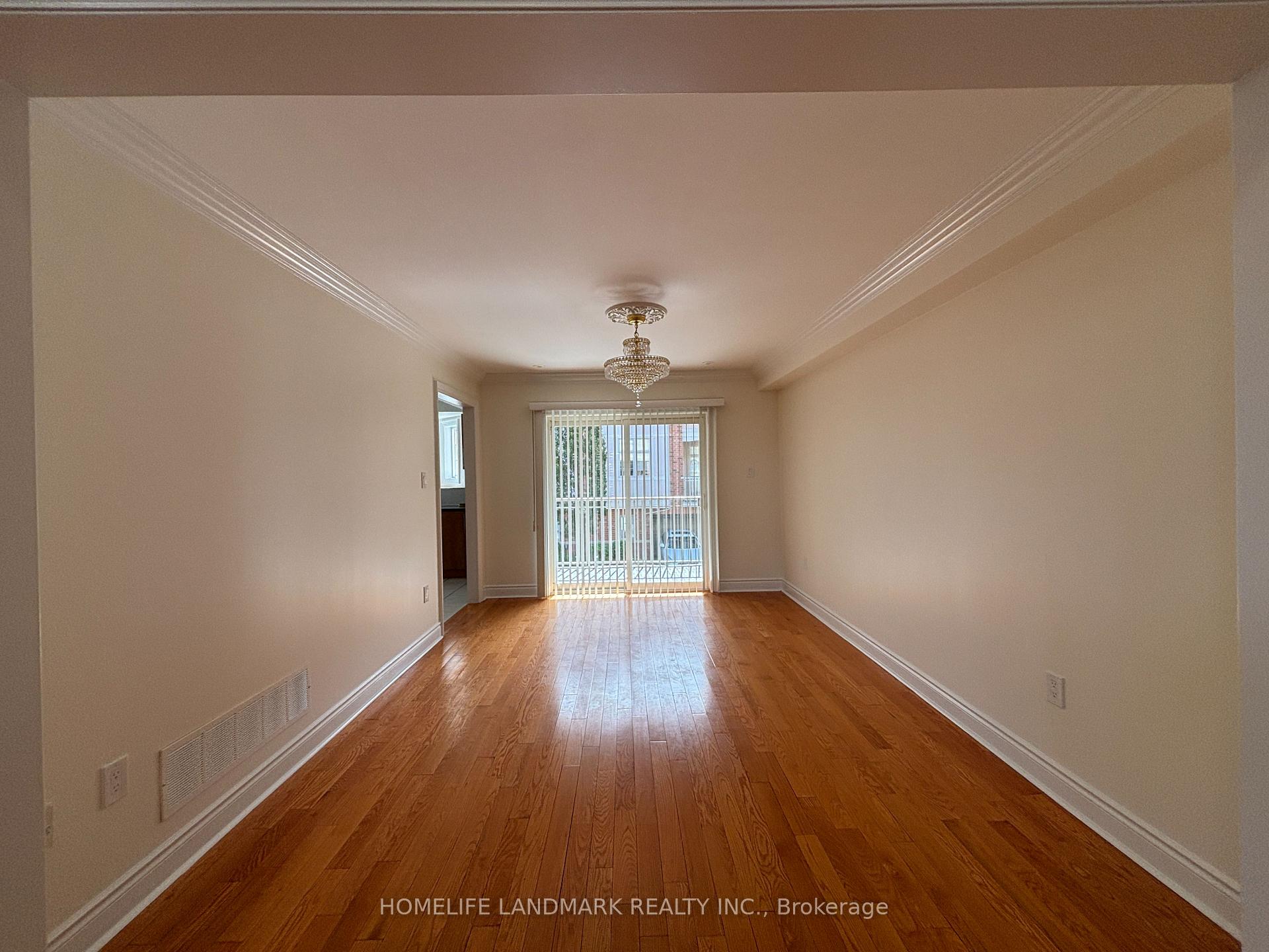 Photo 7 of 168 Legends Way, Markham, Unionville — HOMEH