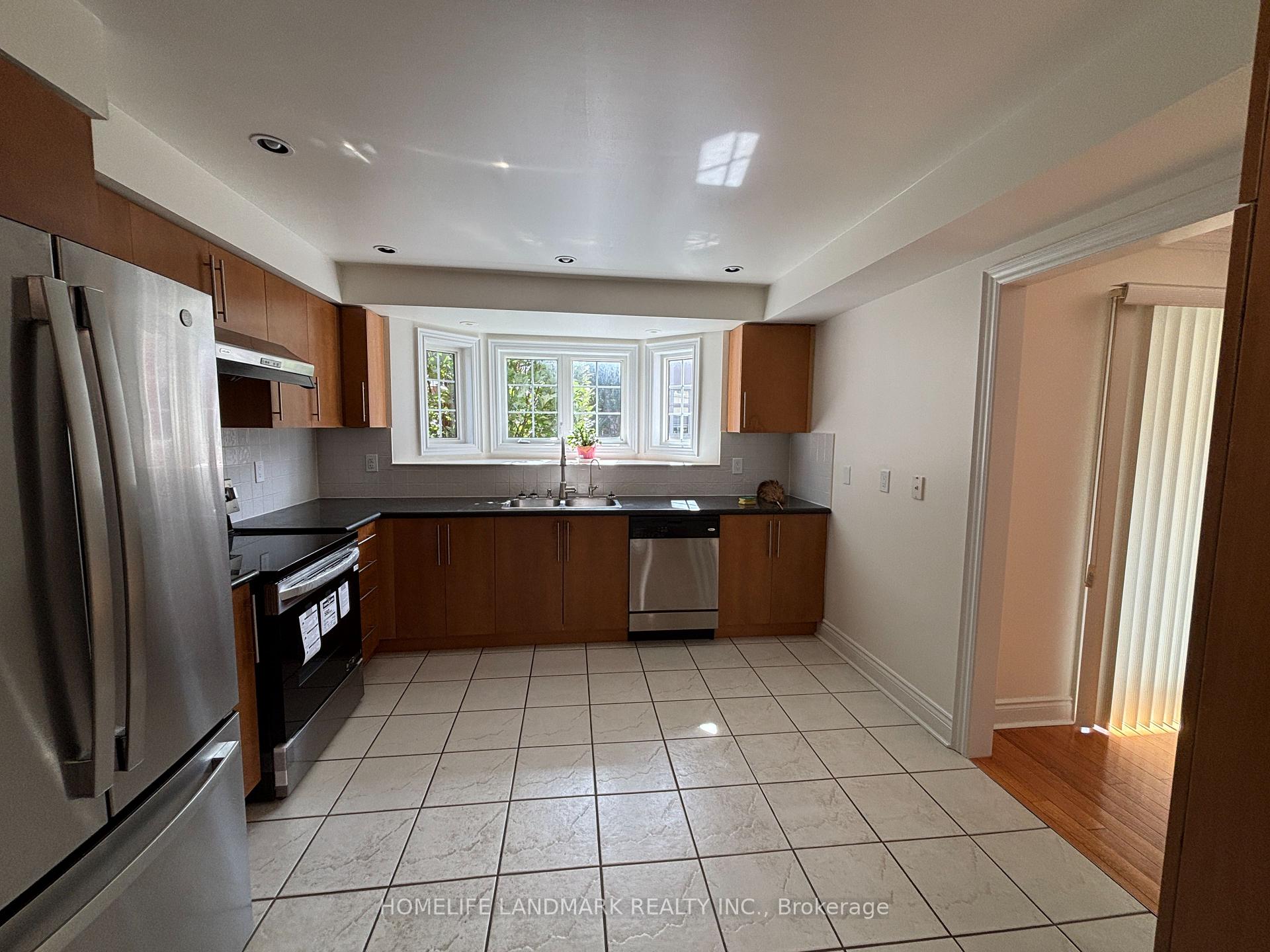 Photo 9 of 168 Legends Way, Markham, Unionville — HOMEH