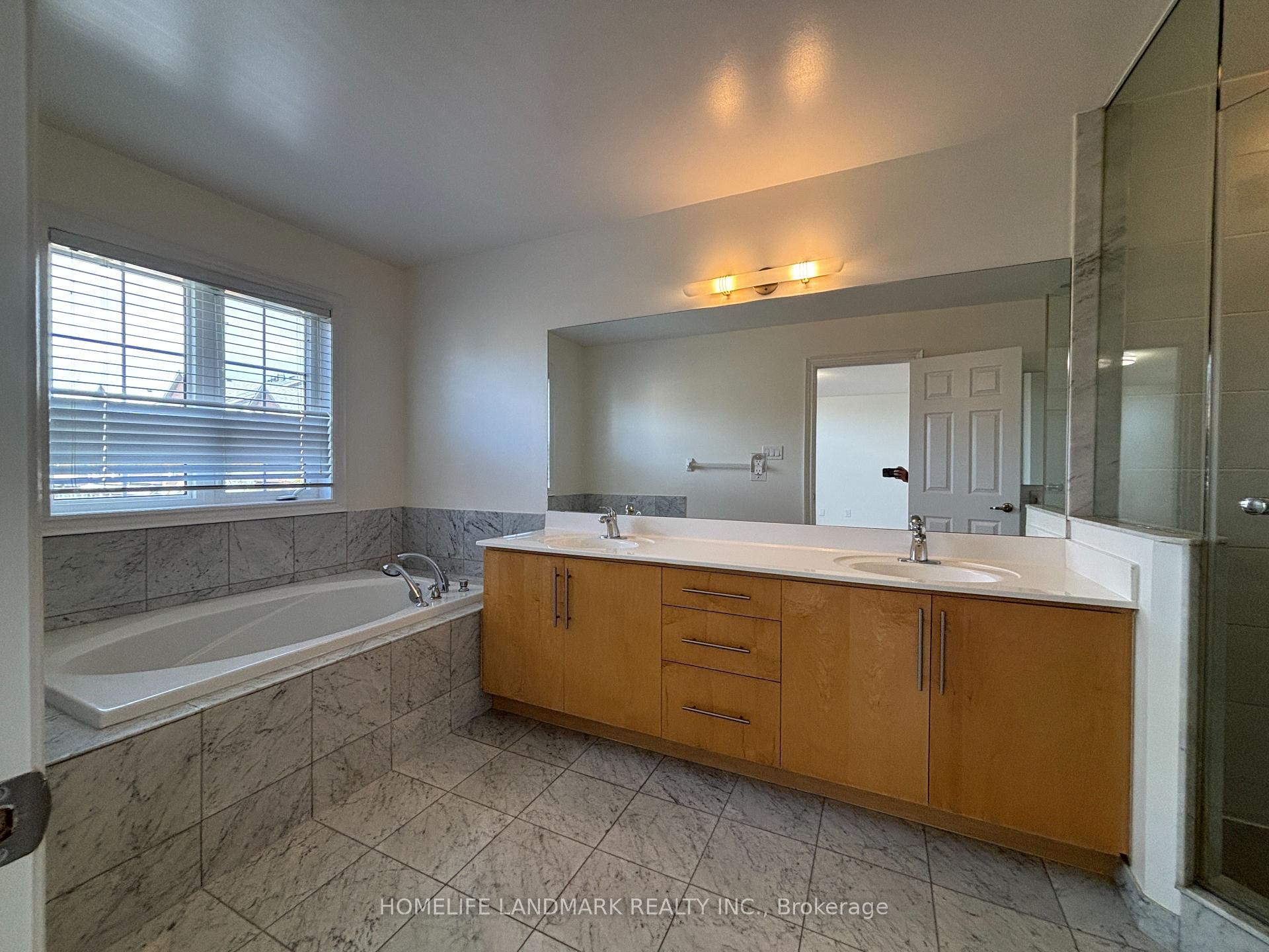 Photo 14 of 168 Legends Way, Markham, Unionville — HOMEH
