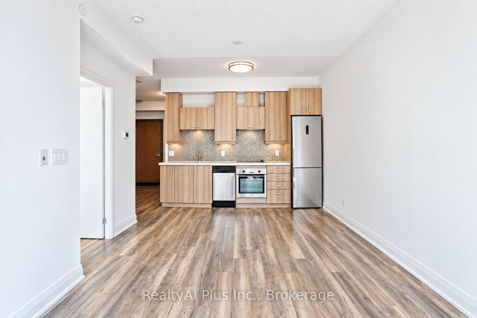 Photo 2 of Unit 301, 28 Uptown Drive, Markham, Unionville — HOMEH