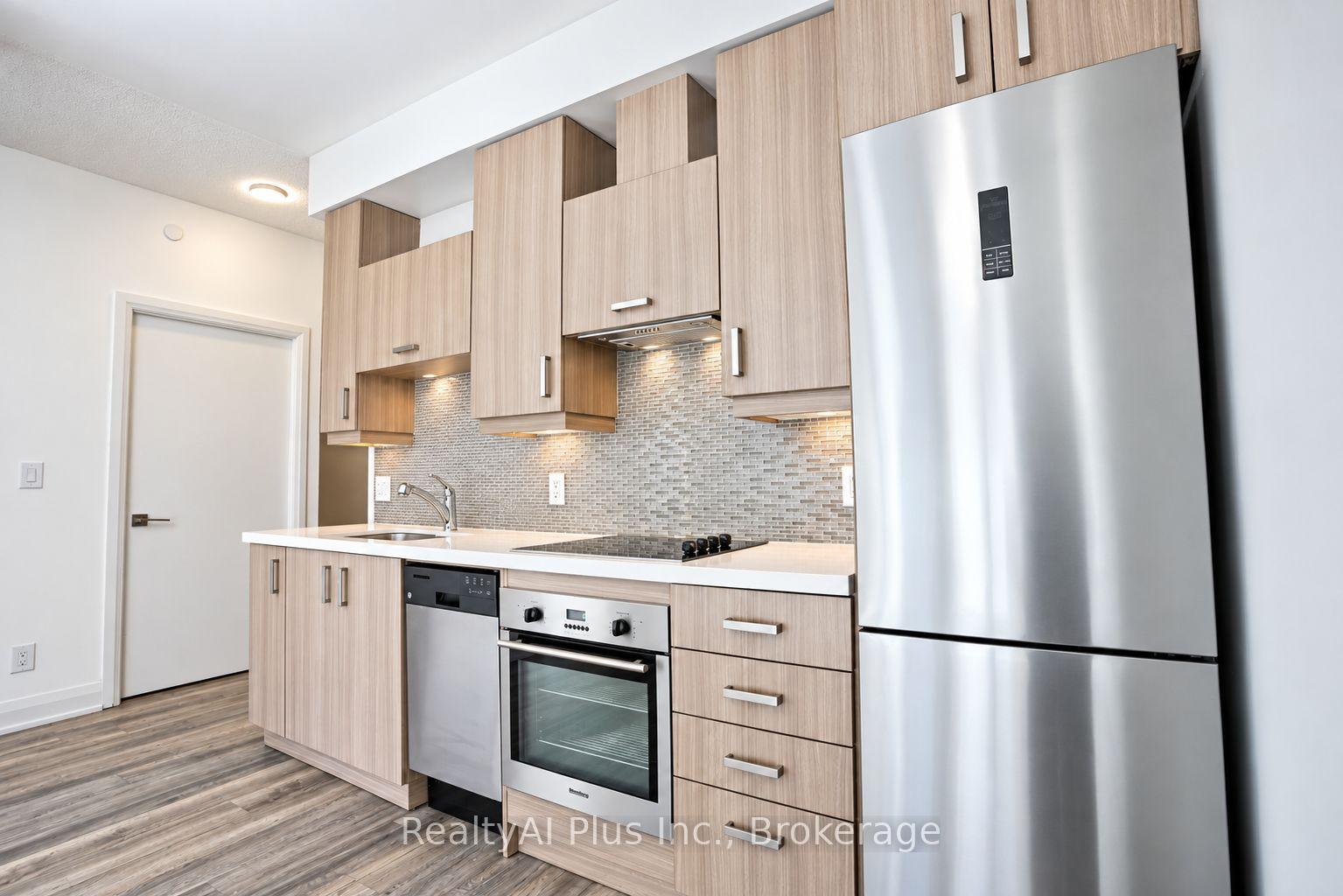 Photo 4 of Unit 301, 28 Uptown Drive, Markham, Unionville — HOMEH