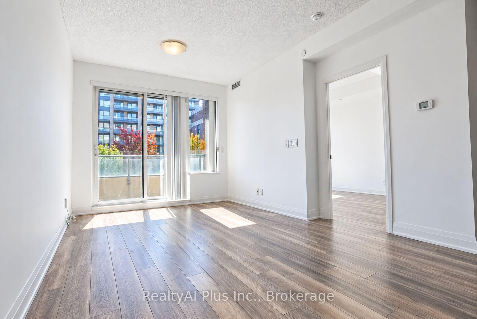 Photo 6 of Unit 301, 28 Uptown Drive, Markham, Unionville — HOMEH
