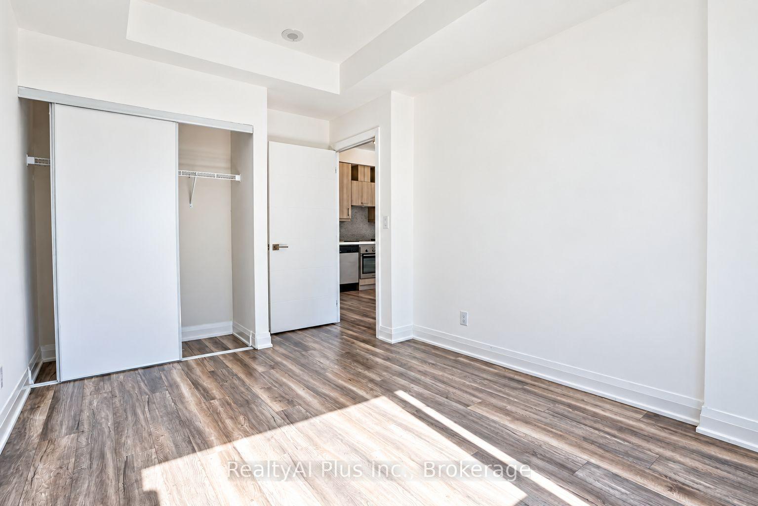 Photo 10 of Unit 301, 28 Uptown Drive, Markham, Unionville — HOMEH