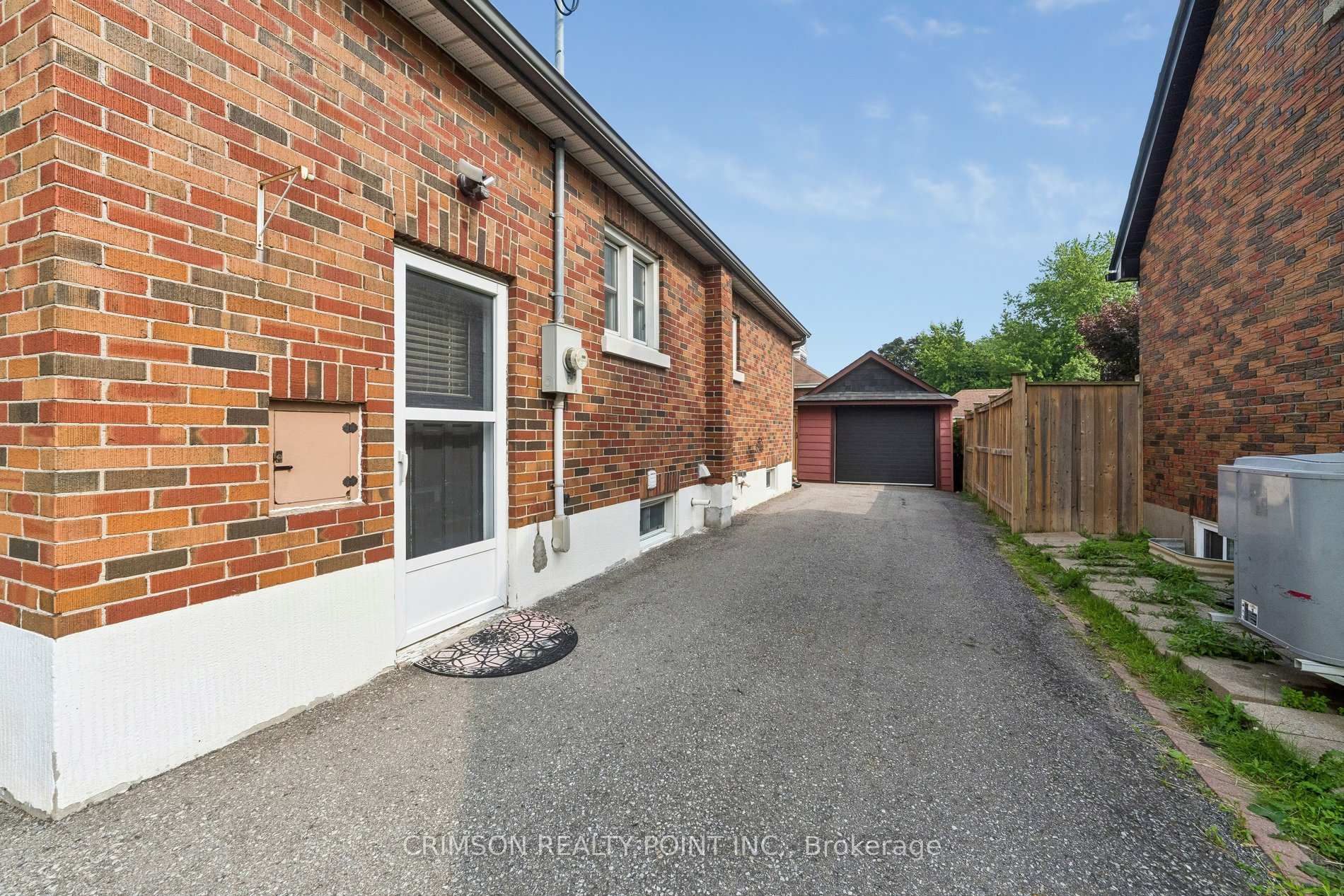 Photo 6 of 503 Athol Street E, Oshawa, Central — HOMEH