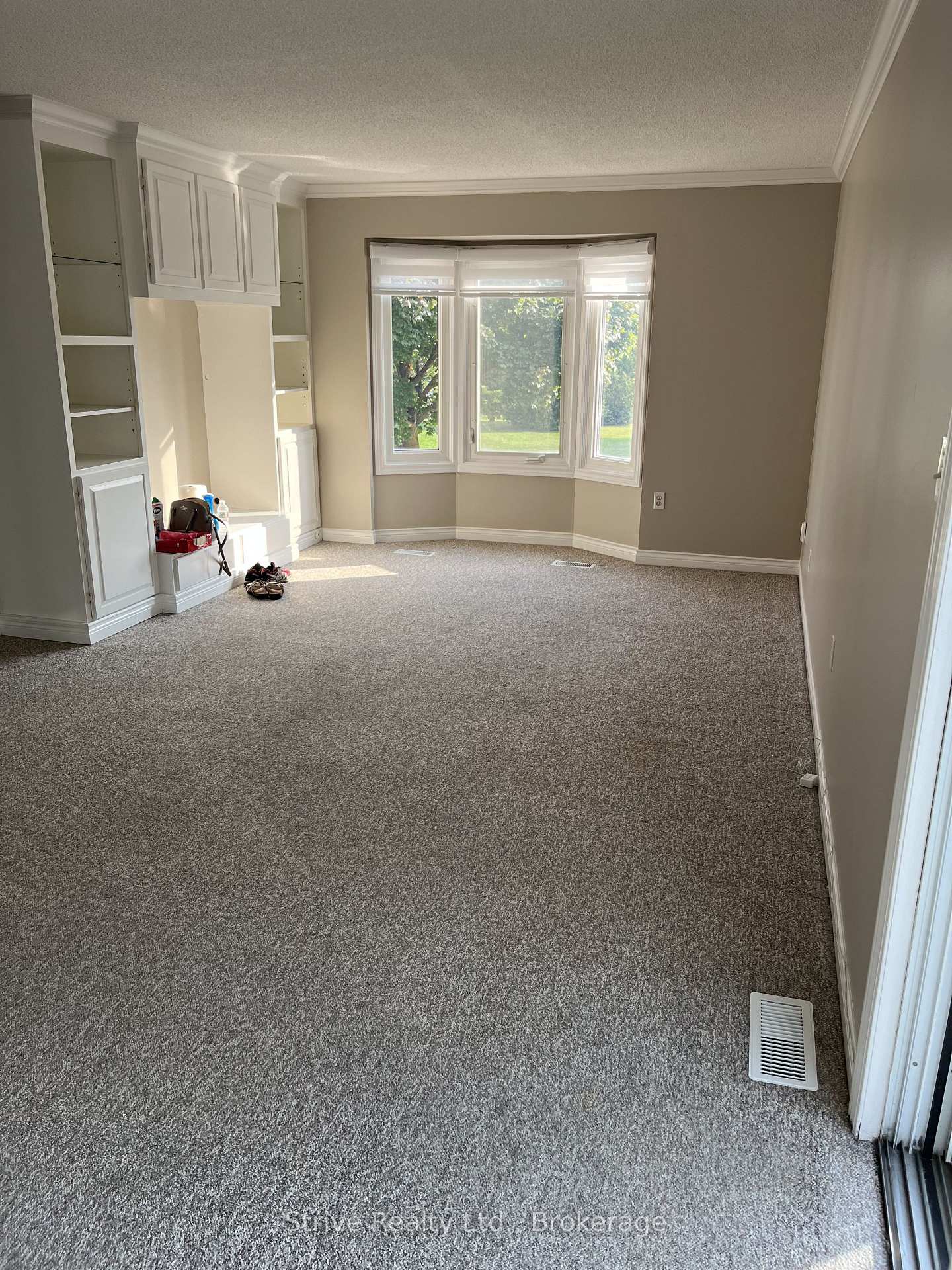 Photo 3 of 1013 Attersley Drive, Oshawa, Pinecrest — HOMEH