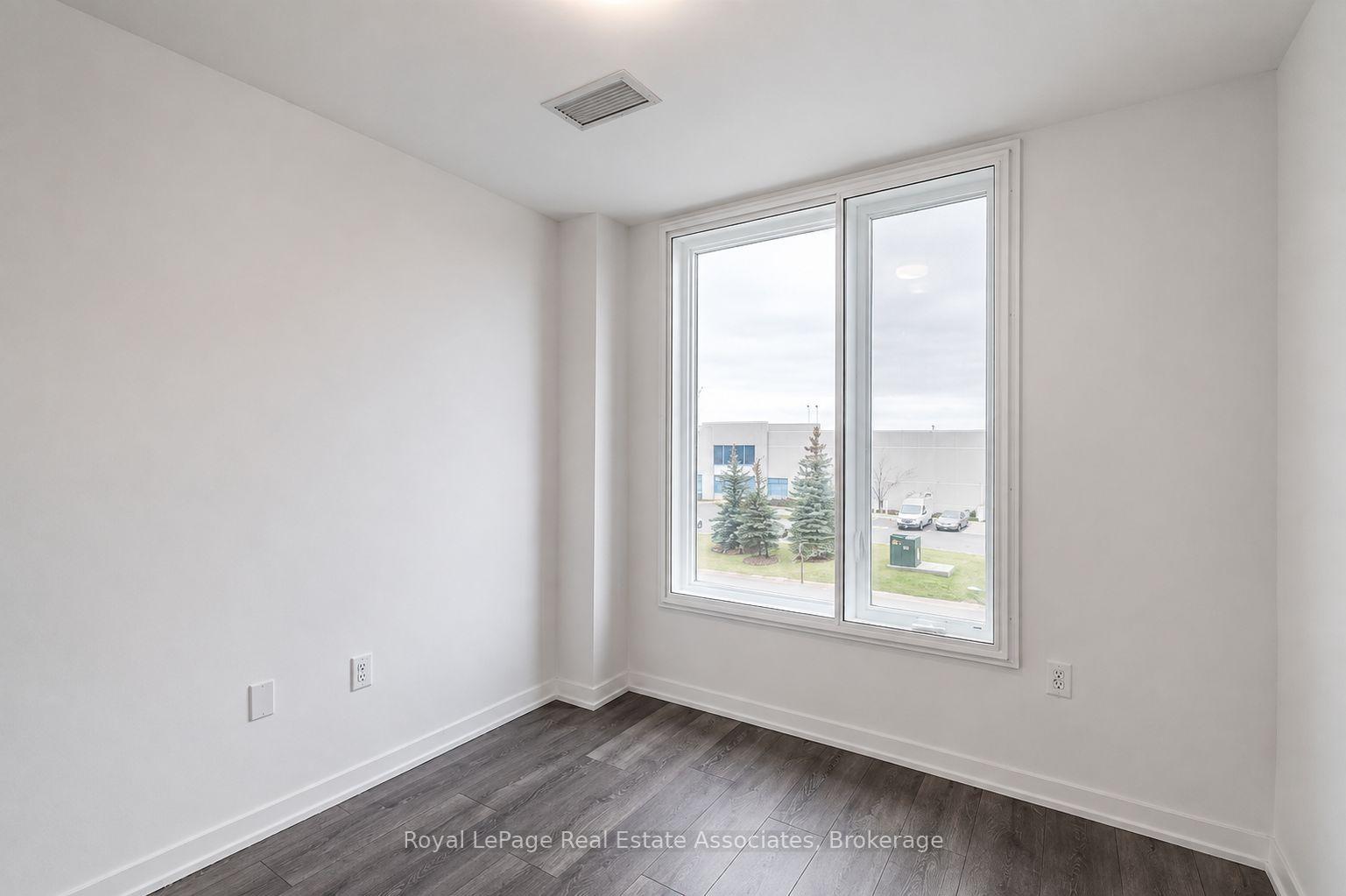 Photo 5 of Unit 312, 3401 Ridgeway Drive, Mississauga, Erin Mills — HOMEH
