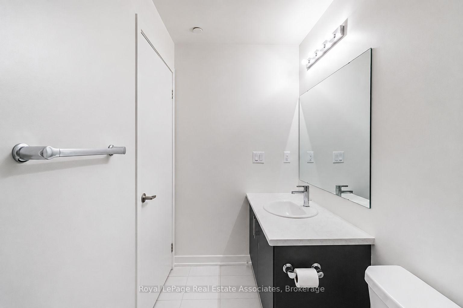 Photo 10 of Unit 312, 3401 Ridgeway Drive, Mississauga, Erin Mills — HOMEH