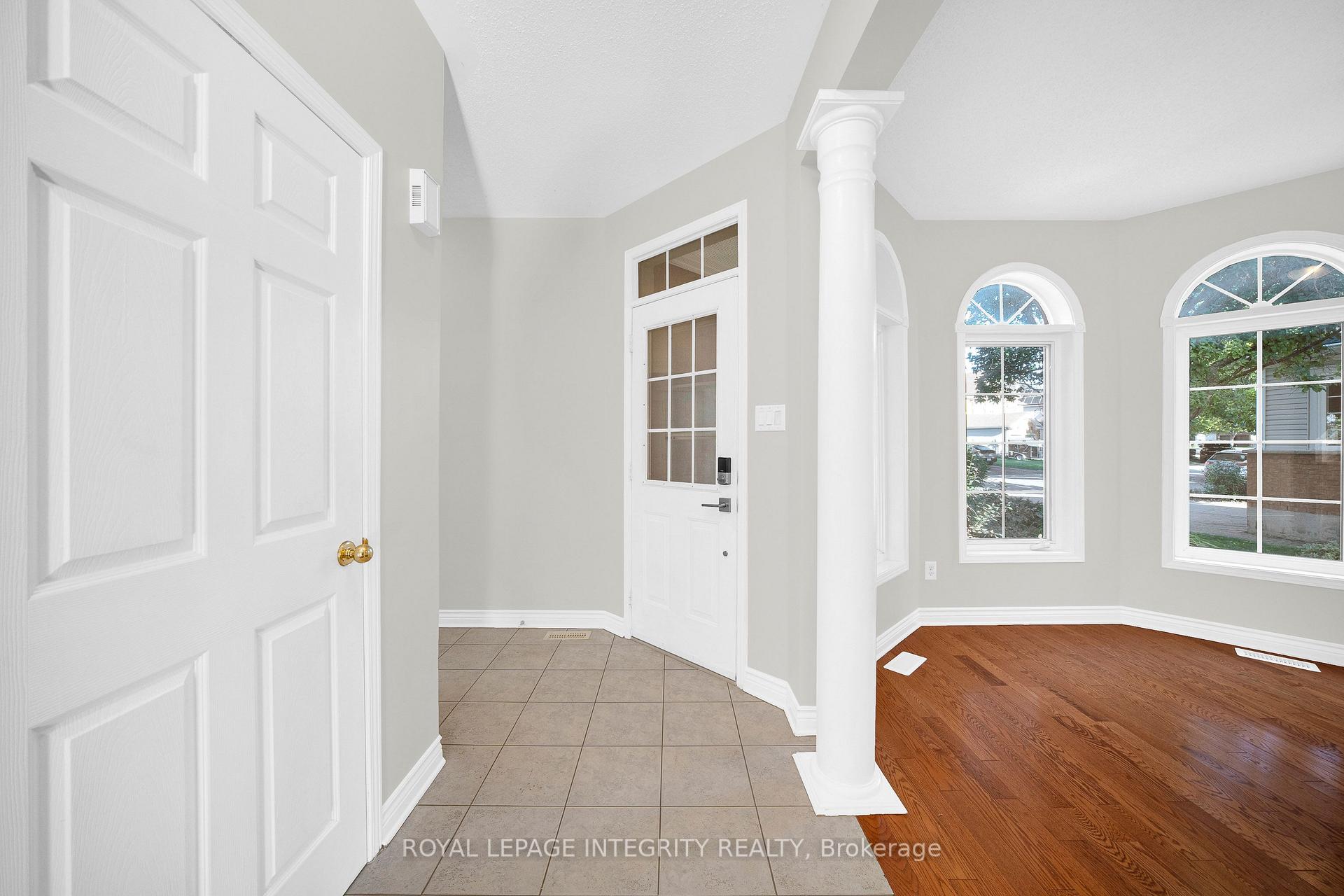 Photo 3 of 33 Norgold Crescent, Ottawa, Kanata - Kanata Lakes/Heritage Hills — HOMEH
