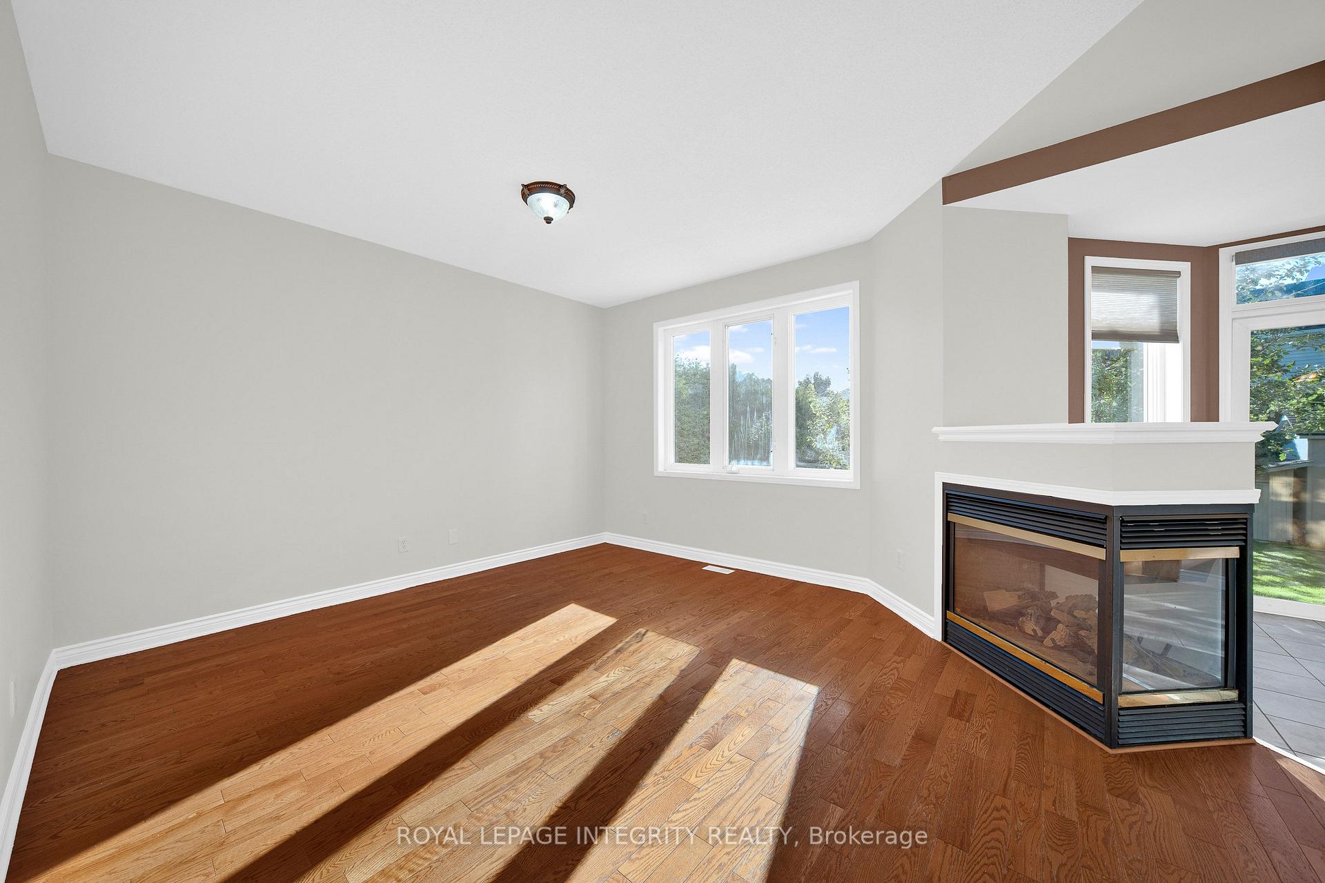 Photo 11 of 33 Norgold Crescent, Ottawa, Kanata - Kanata Lakes/Heritage Hills — HOMEH