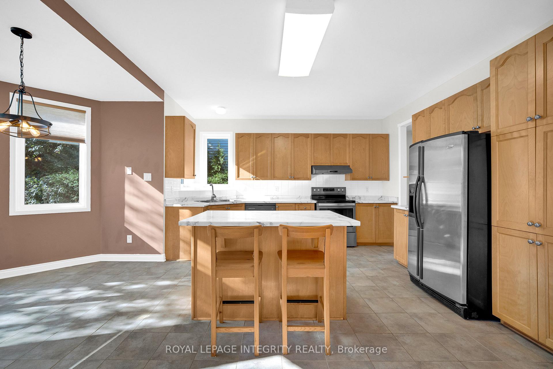 Photo 13 of 33 Norgold Crescent, Ottawa, Kanata - Kanata Lakes/Heritage Hills — HOMEH