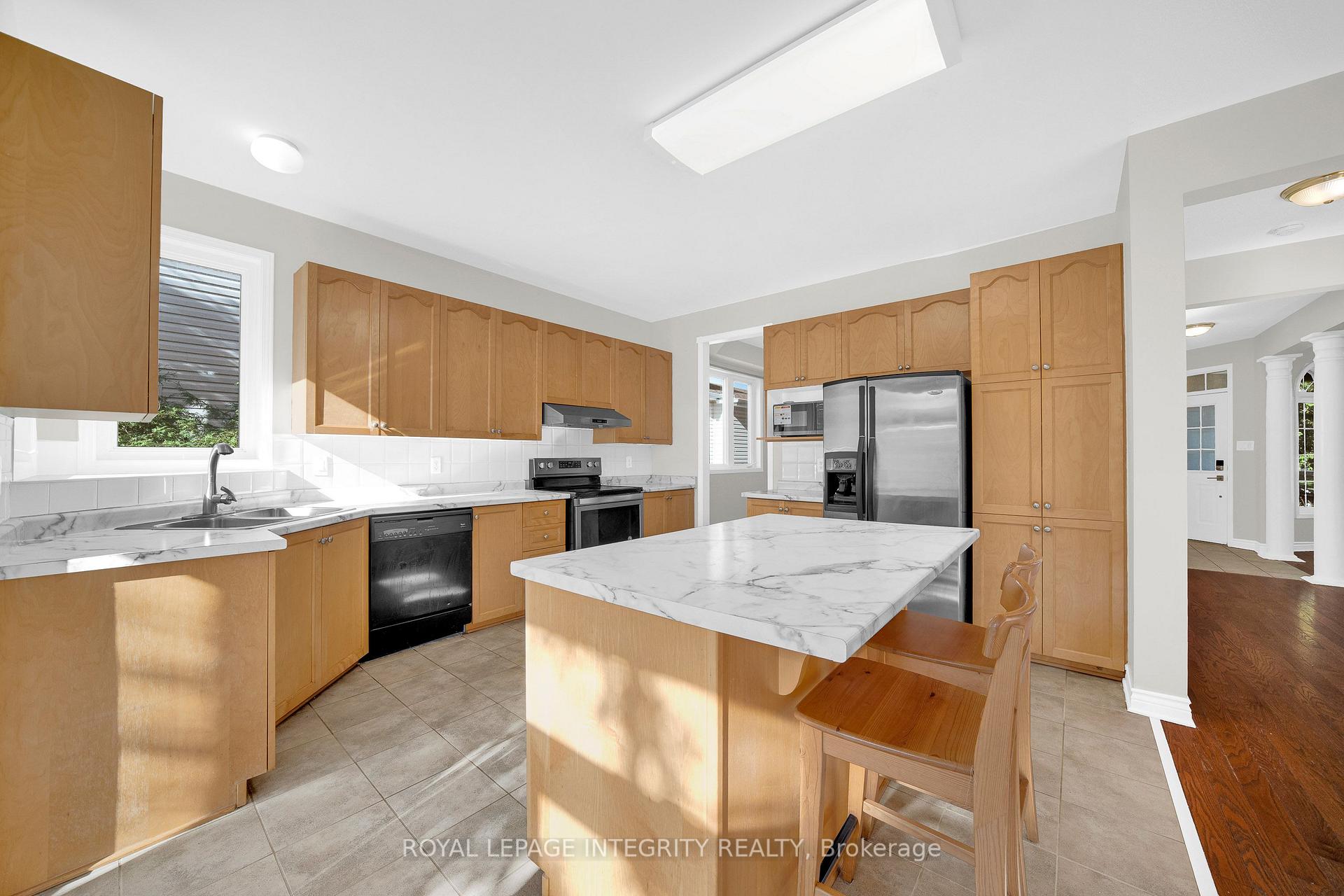 Photo 15 of 33 Norgold Crescent, Ottawa, Kanata - Kanata Lakes/Heritage Hills — HOMEH