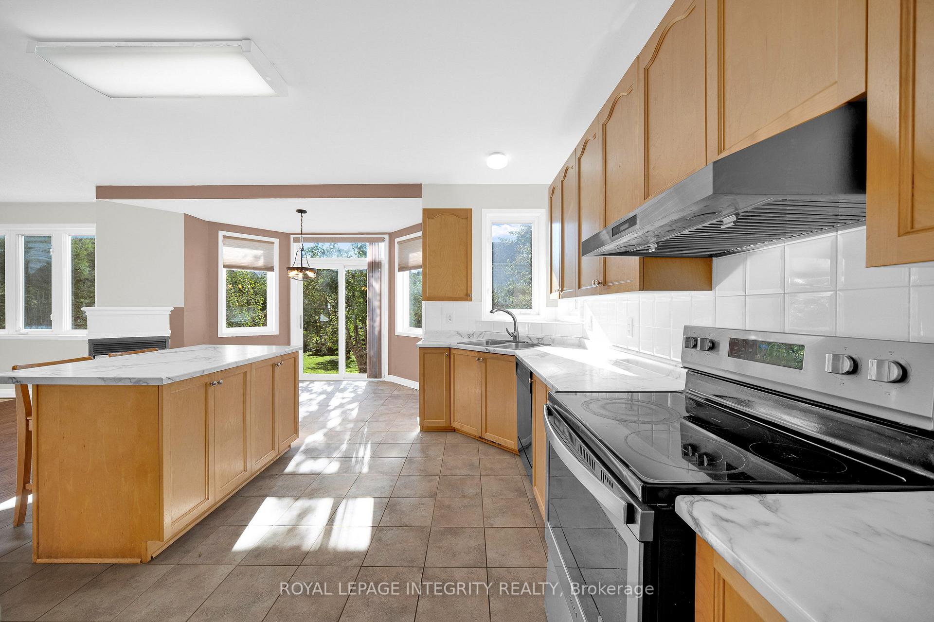 Photo 17 of 33 Norgold Crescent, Ottawa, Kanata - Kanata Lakes/Heritage Hills — HOMEH