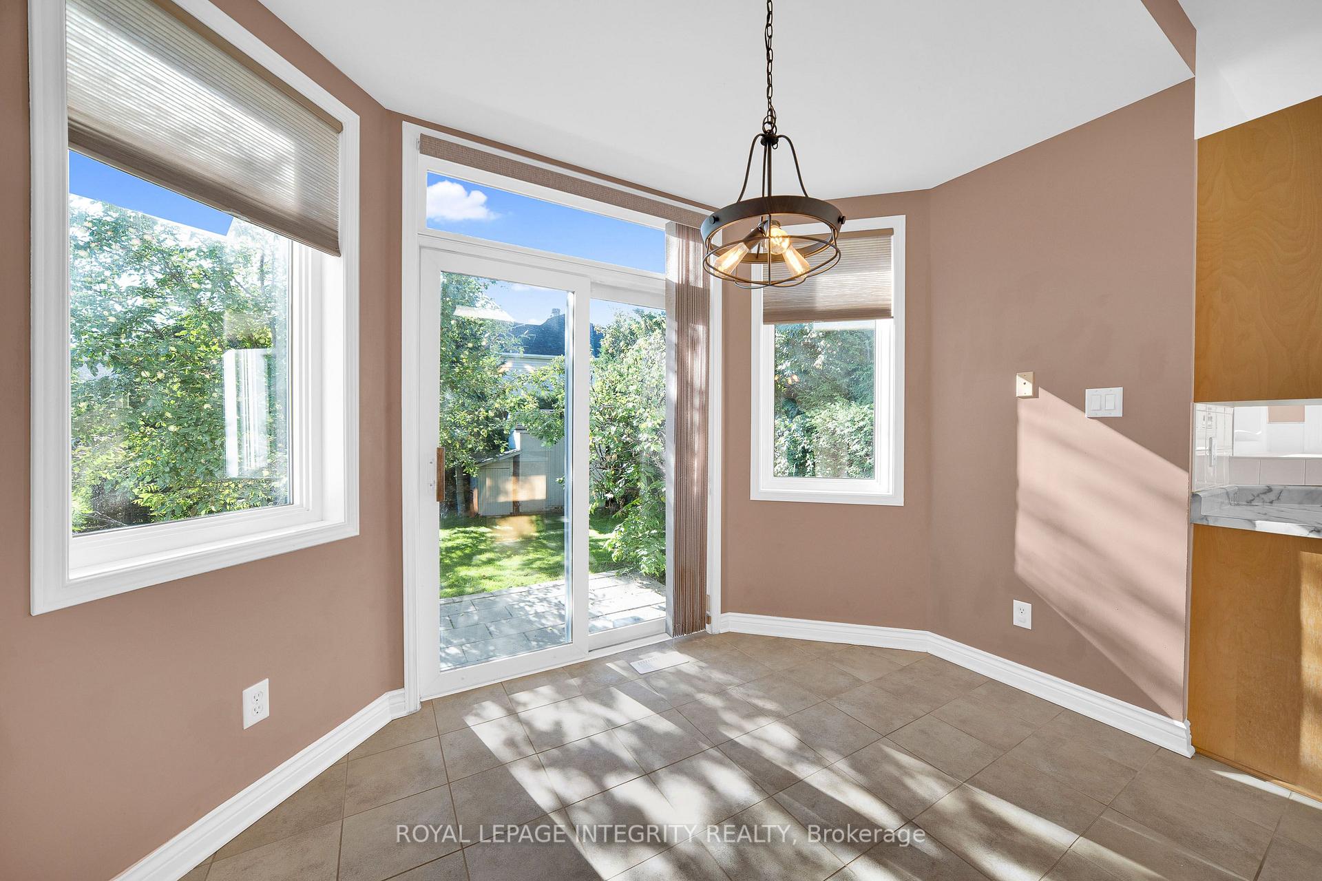 Photo 18 of 33 Norgold Crescent, Ottawa, Kanata - Kanata Lakes/Heritage Hills — HOMEH