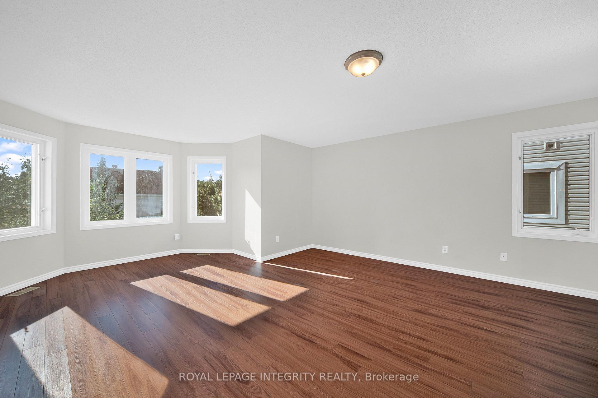 Photo 21 of 33 Norgold Crescent, Ottawa, Kanata - Kanata Lakes/Heritage Hills — HOMEH