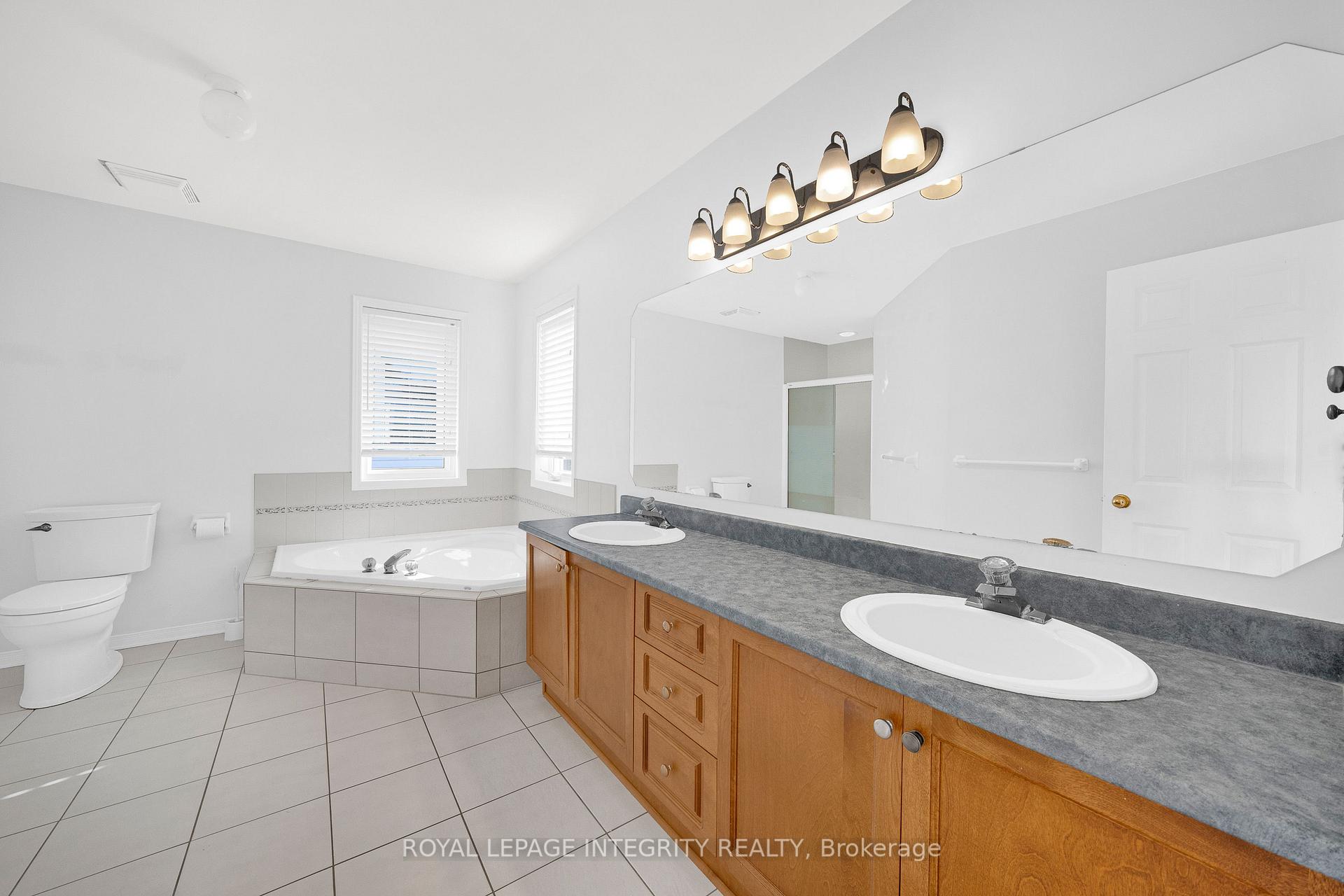 Photo 24 of 33 Norgold Crescent, Ottawa, Kanata - Kanata Lakes/Heritage Hills — HOMEH