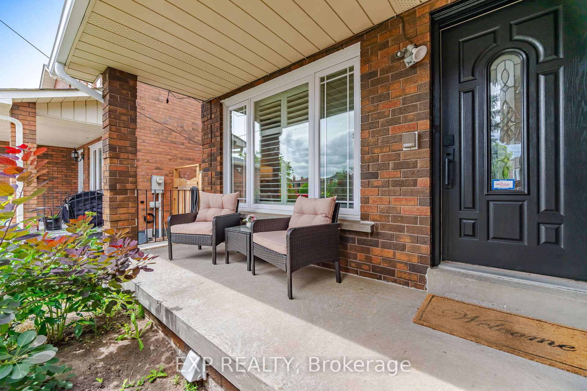 Photo 3 of 70 Embassy Drive, Vaughan, East Woodbridge — HOMEH