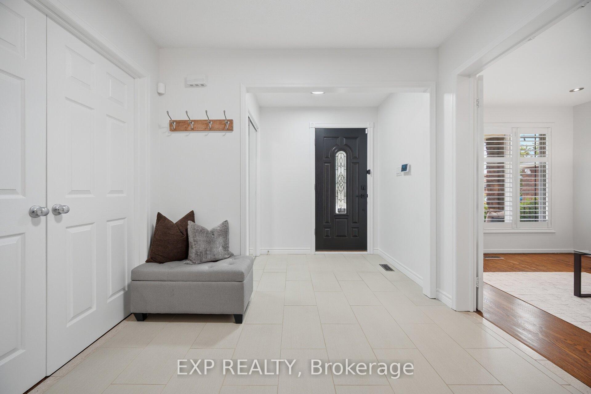 Photo 4 of 70 Embassy Drive, Vaughan, East Woodbridge — HOMEH