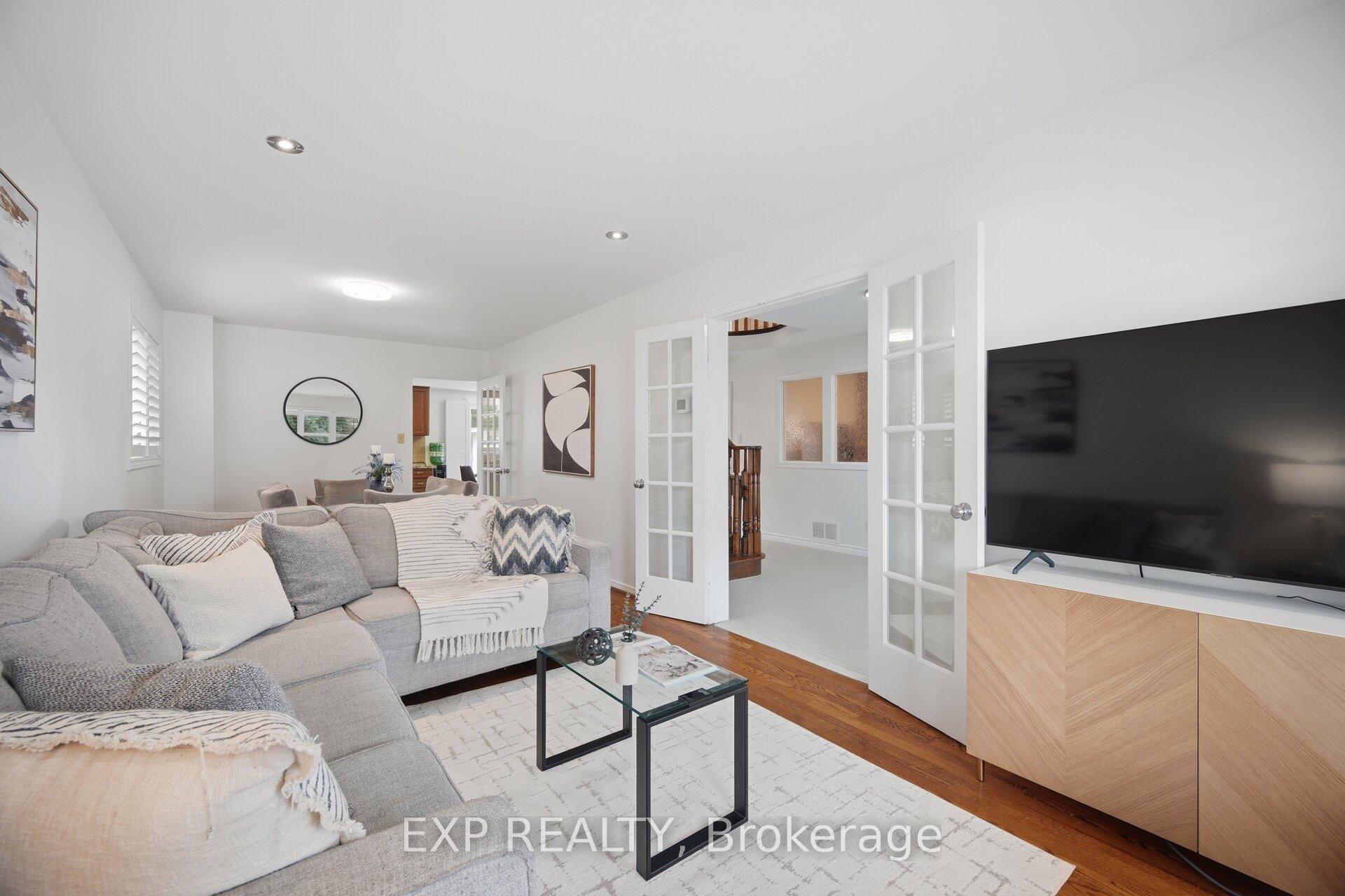 Photo 8 of 70 Embassy Drive, Vaughan, East Woodbridge — HOMEH