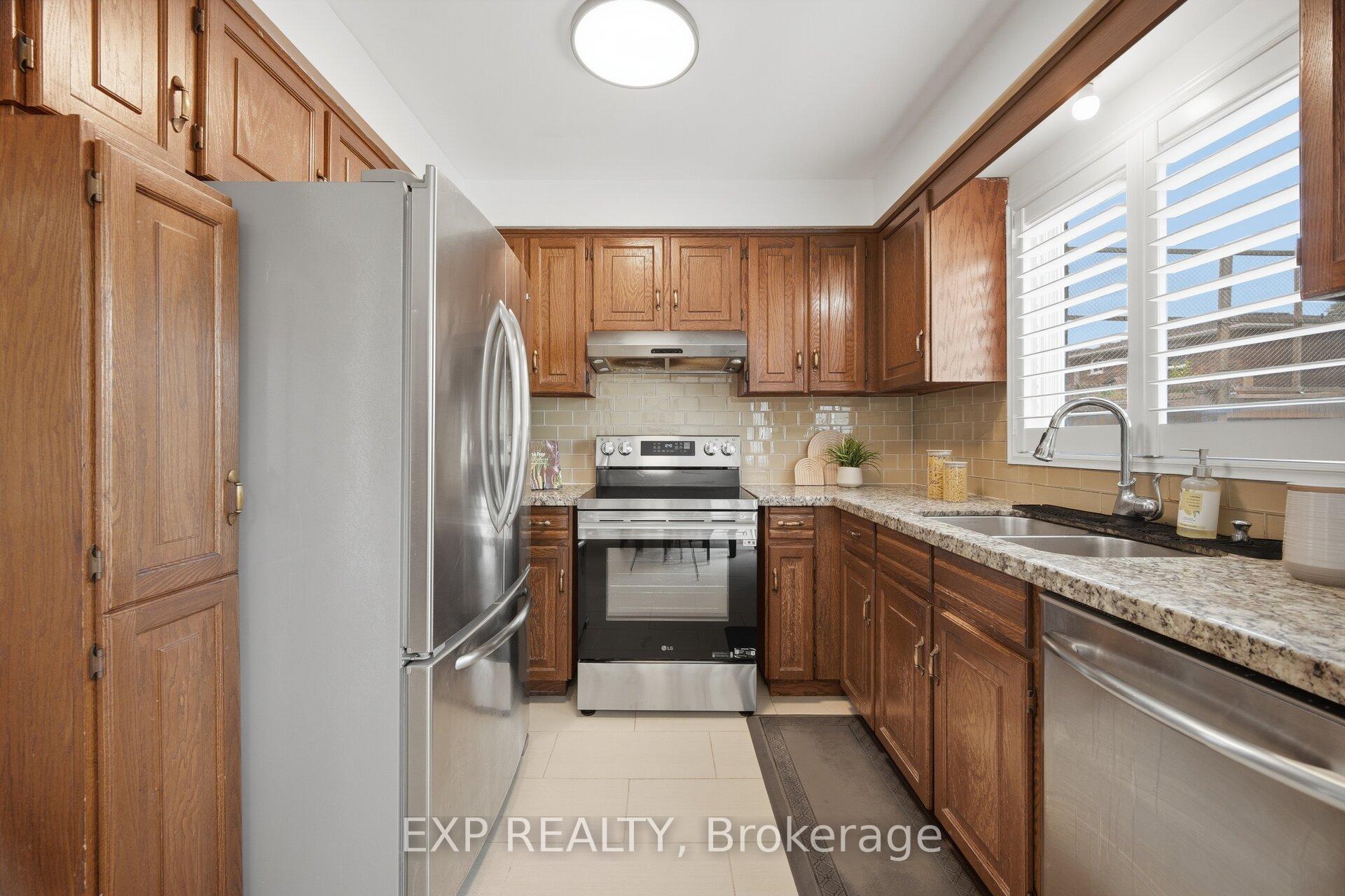 Photo 10 of 70 Embassy Drive, Vaughan, East Woodbridge — HOMEH