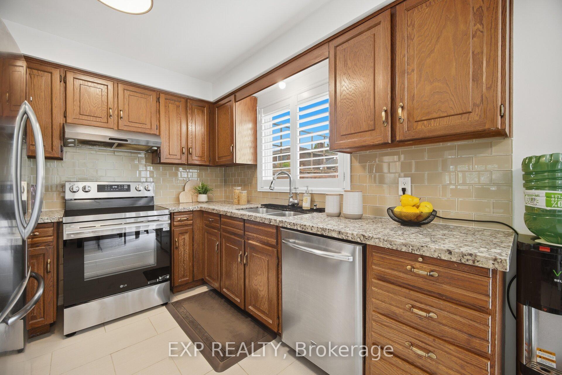 Photo 11 of 70 Embassy Drive, Vaughan, East Woodbridge — HOMEH