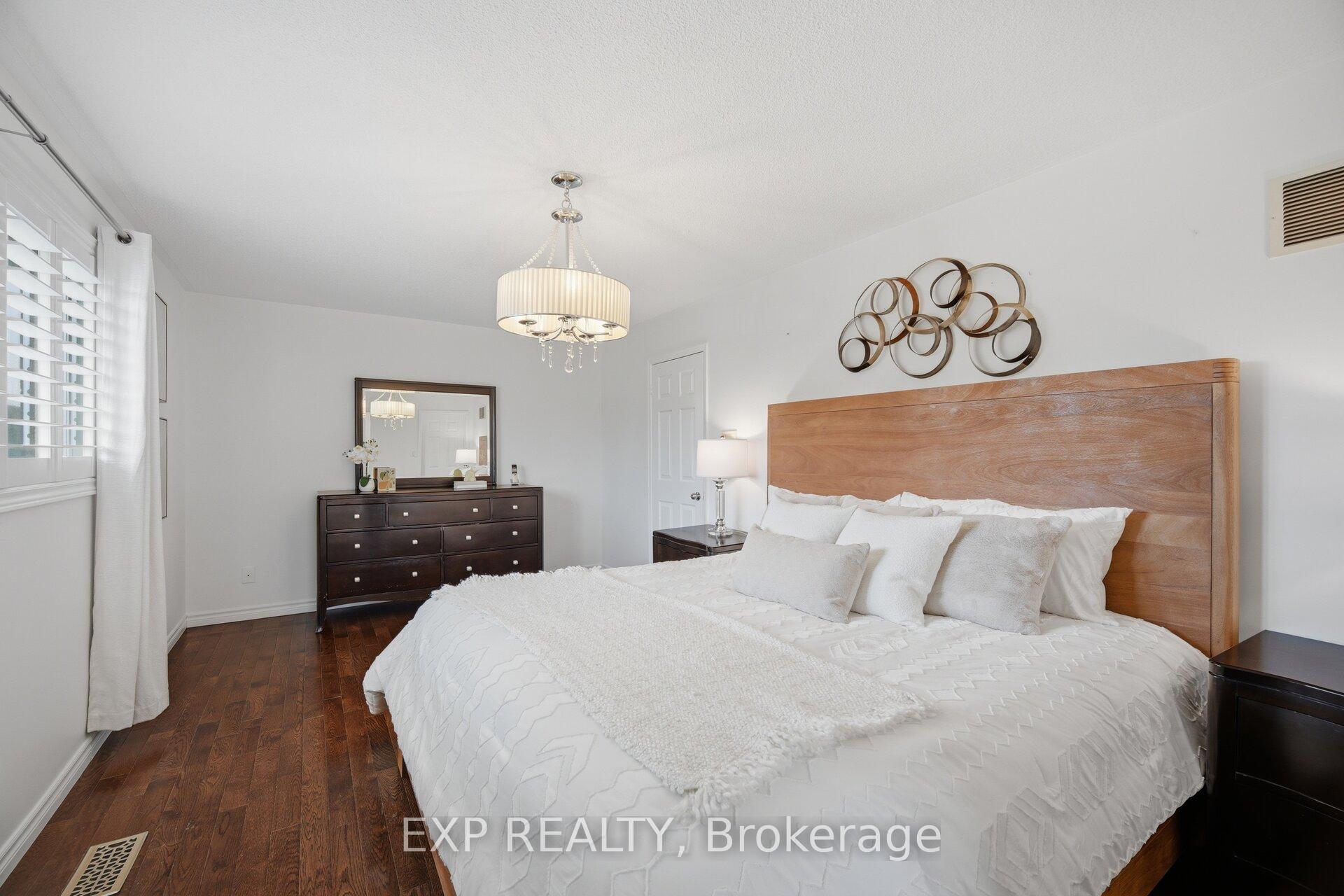 Photo 19 of 70 Embassy Drive, Vaughan, East Woodbridge — HOMEH
