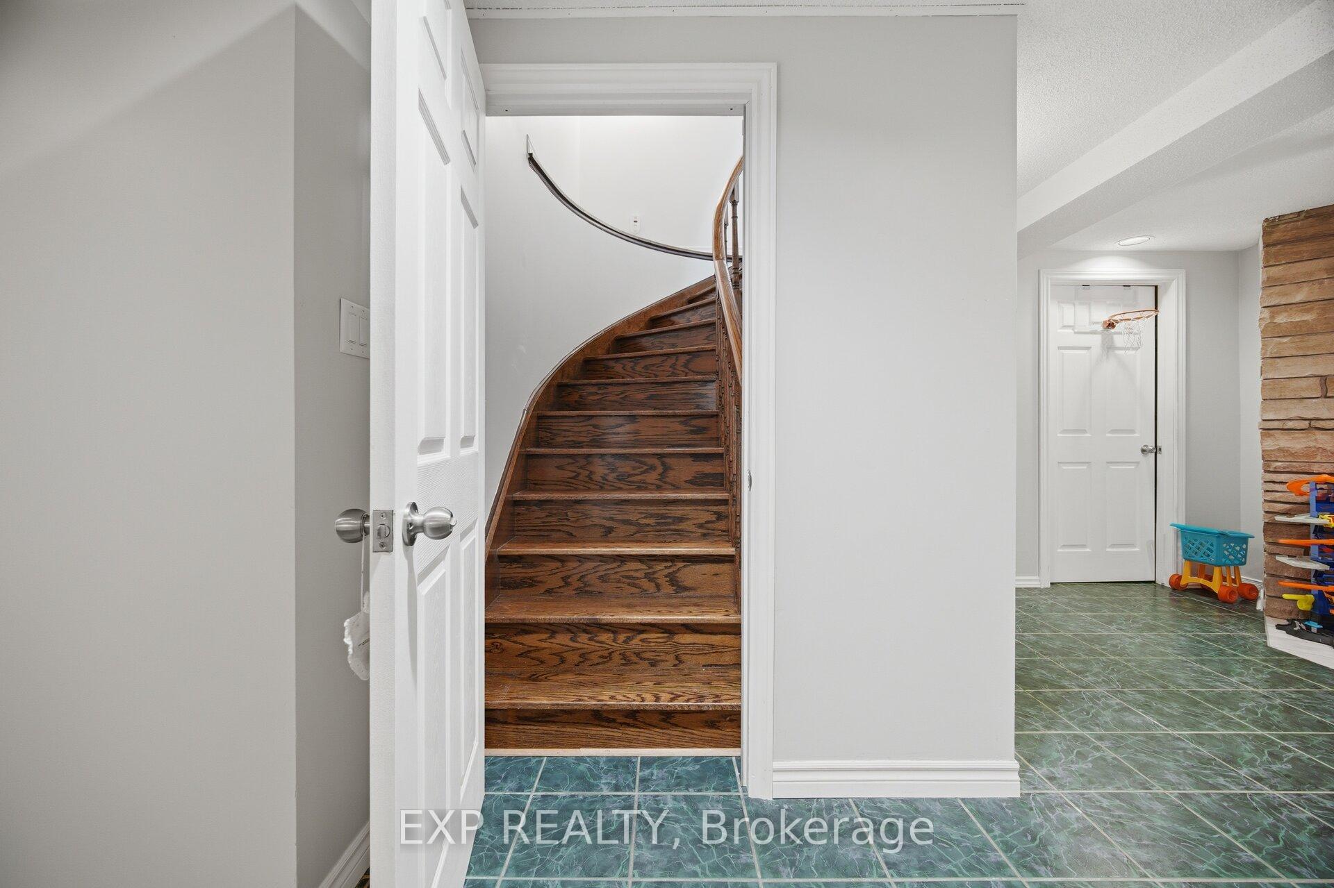 Photo 26 of 70 Embassy Drive, Vaughan, East Woodbridge — HOMEH