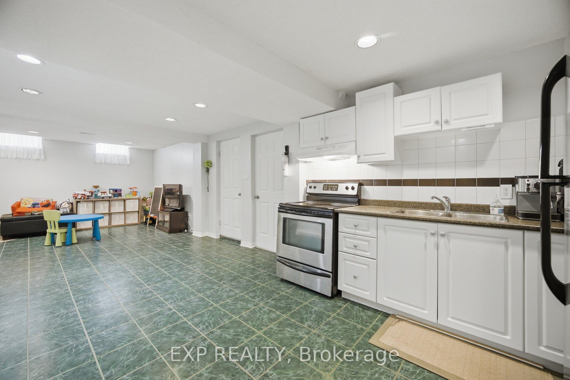 Photo 28 of 70 Embassy Drive, Vaughan, East Woodbridge — HOMEH
