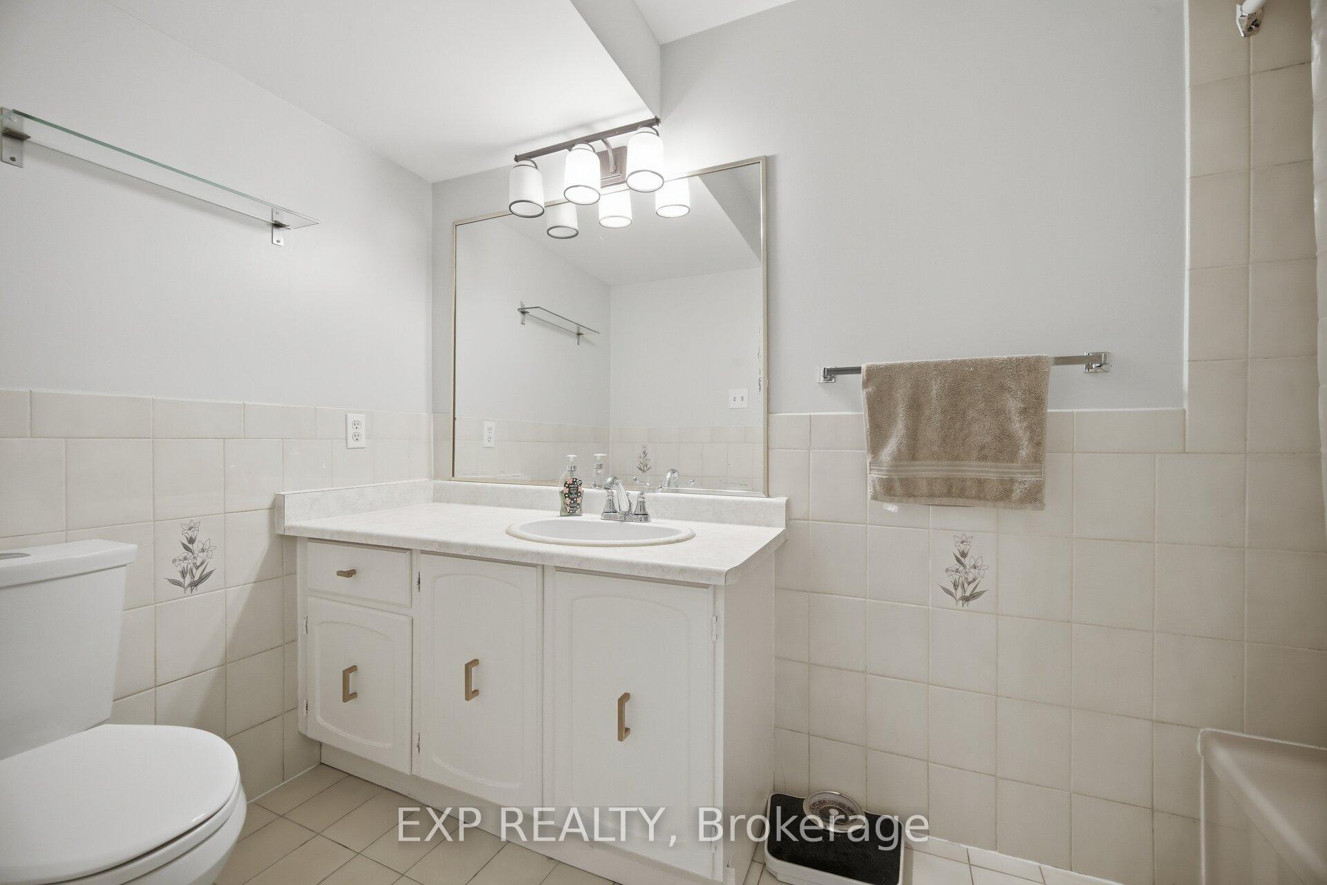 Photo 31 of 70 Embassy Drive, Vaughan, East Woodbridge — HOMEH