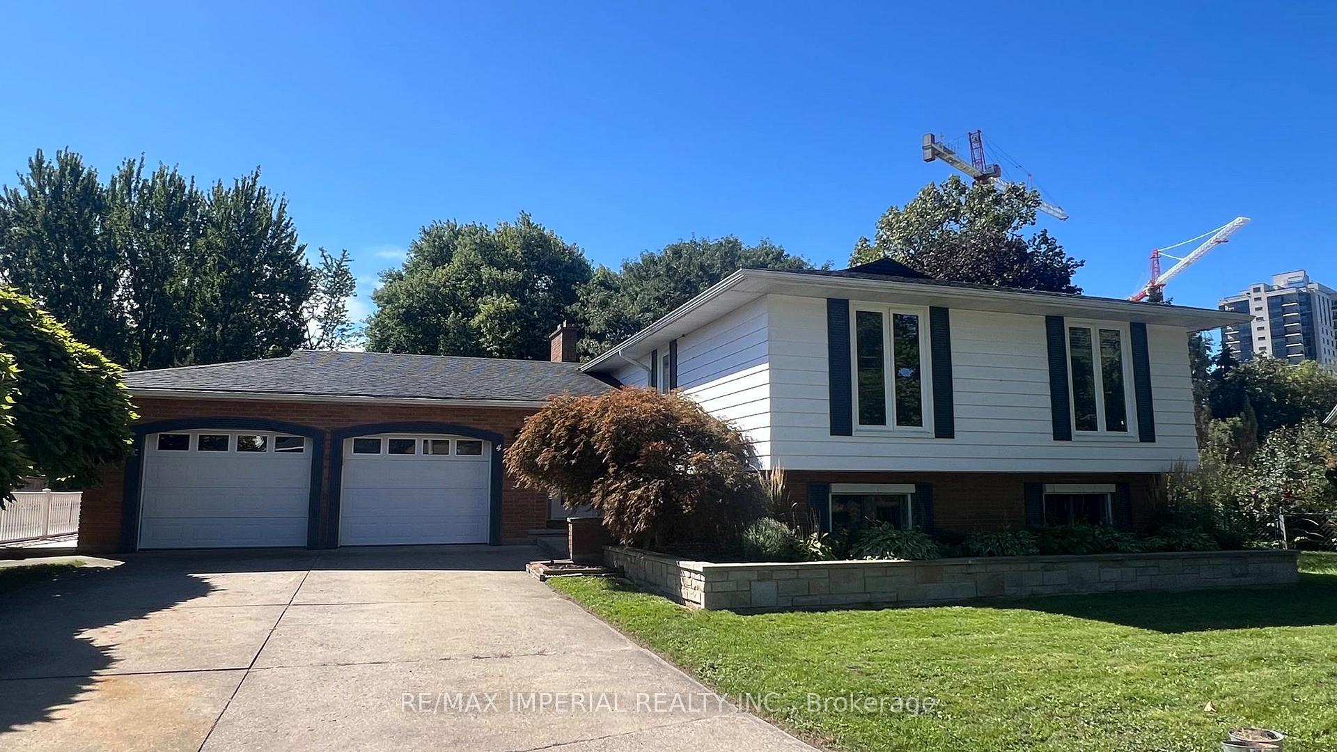Photo 2 of 4 Pyramid Place, St. Catharines, Glendale/Glenridge — HOMEH