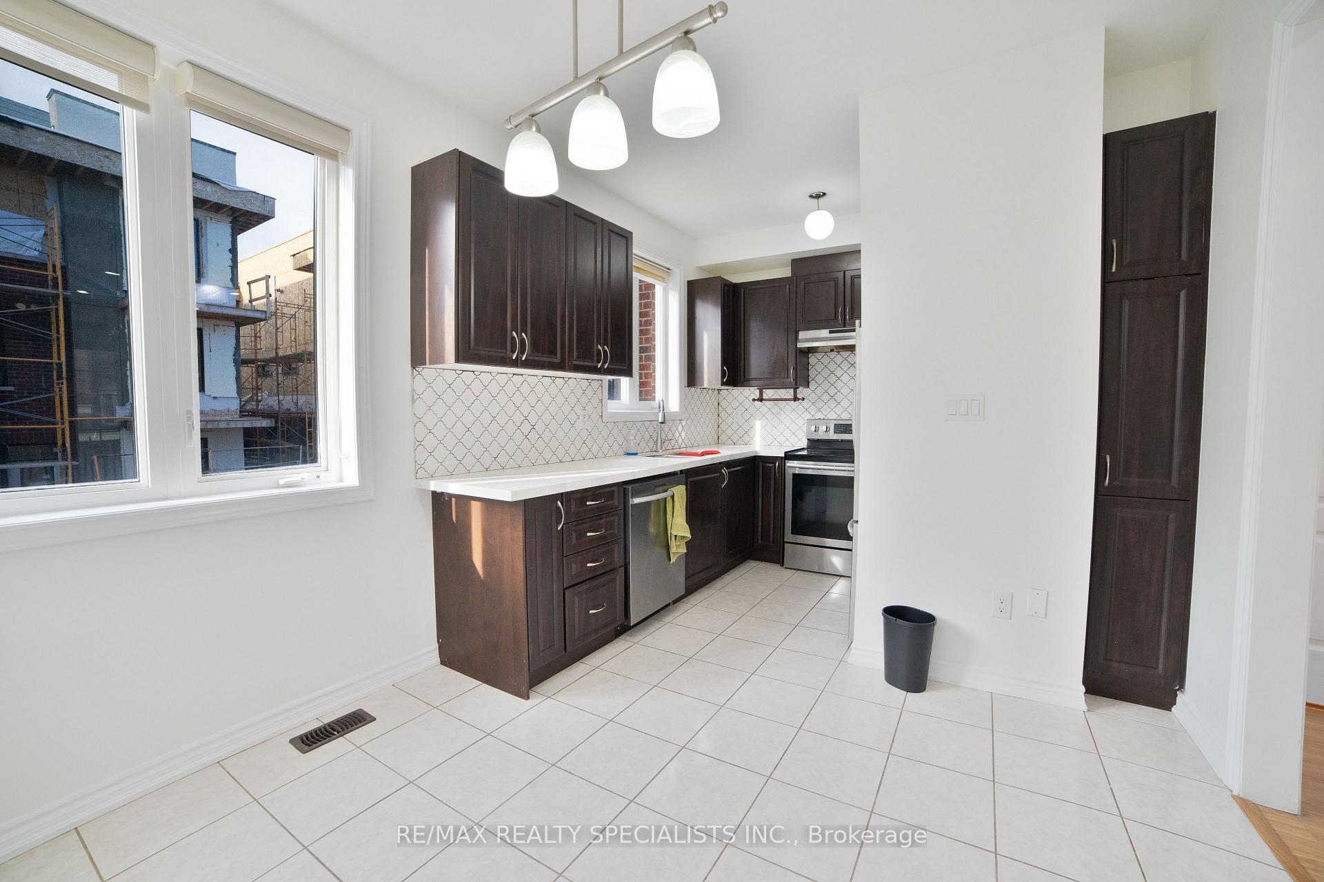 Photo 6 of 52 Kayak Heights, Brampton, Heart Lake East — HOMEH