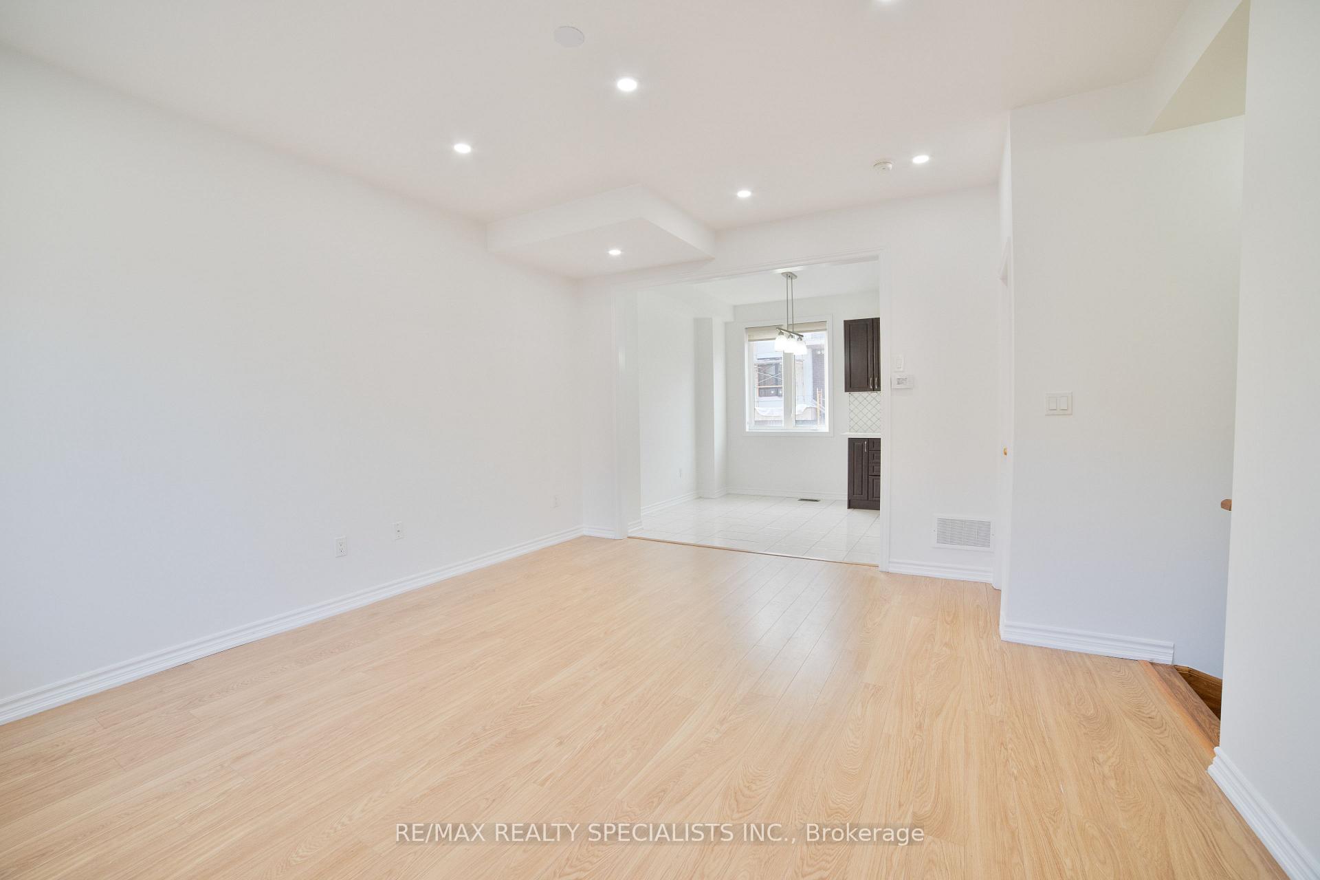 Photo 7 of 52 Kayak Heights, Brampton, Heart Lake East — HOMEH