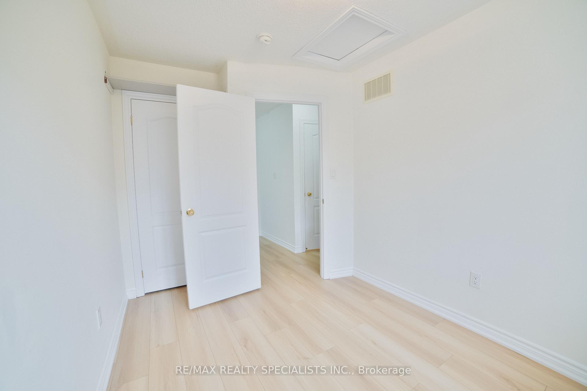 Photo 11 of 52 Kayak Heights, Brampton, Heart Lake East — HOMEH