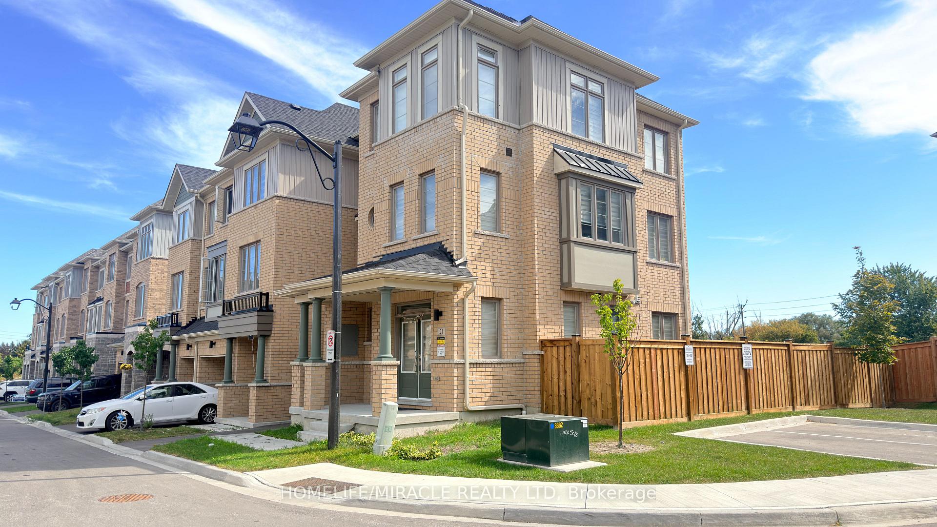 Photo 3 of 21 Nautical Way, Whitby, Port Whitby — HOMEH